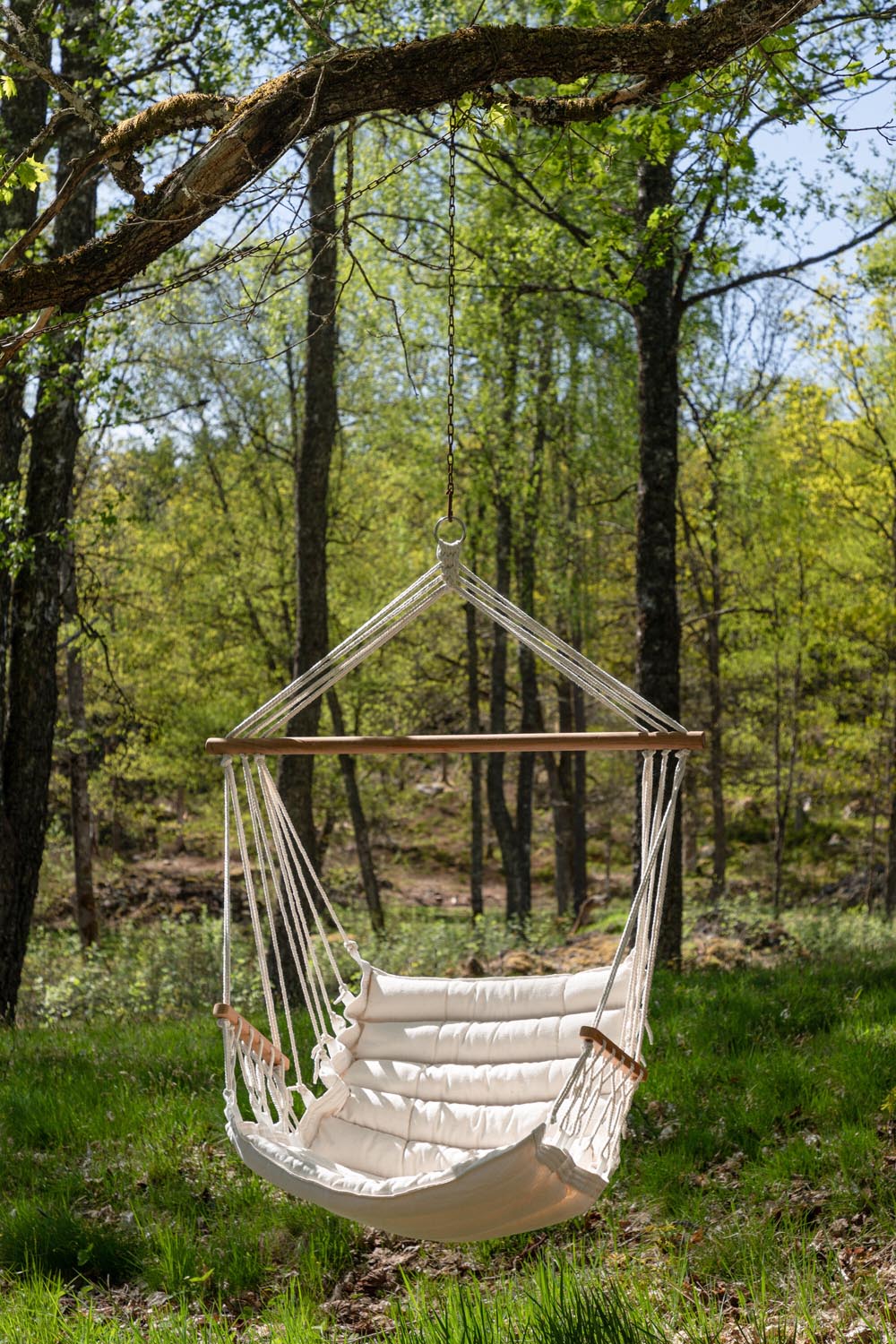 Tapaz Hollywoodschaukel in Weiss präsentiert im Onlineshop von KAQTU Design AG. Schaukel Outdoor ist von Venture Home