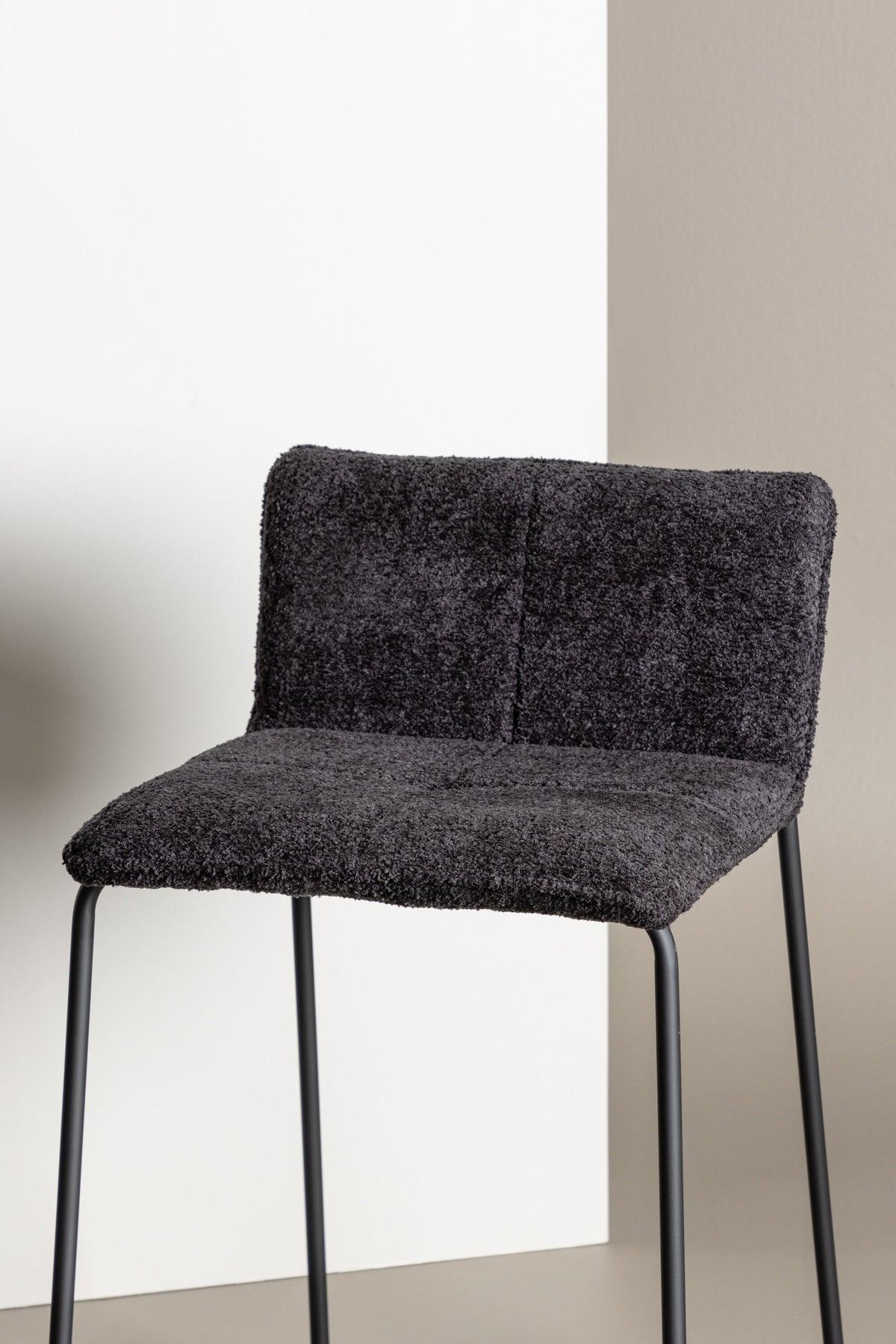 Bisbee Barhocker in Schwarz präsentiert im Onlineshop von KAQTU Design AG. Barstuhl ist von Venture Home