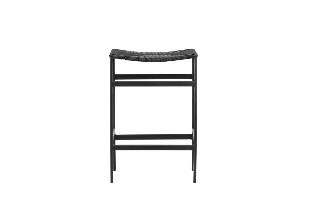 Polly Barstuhl von Venture Home mit schwarzem Stahlgestell und rundem Sitz aus Rattan in Beige, hohe Bauform für Theken und Bars.
