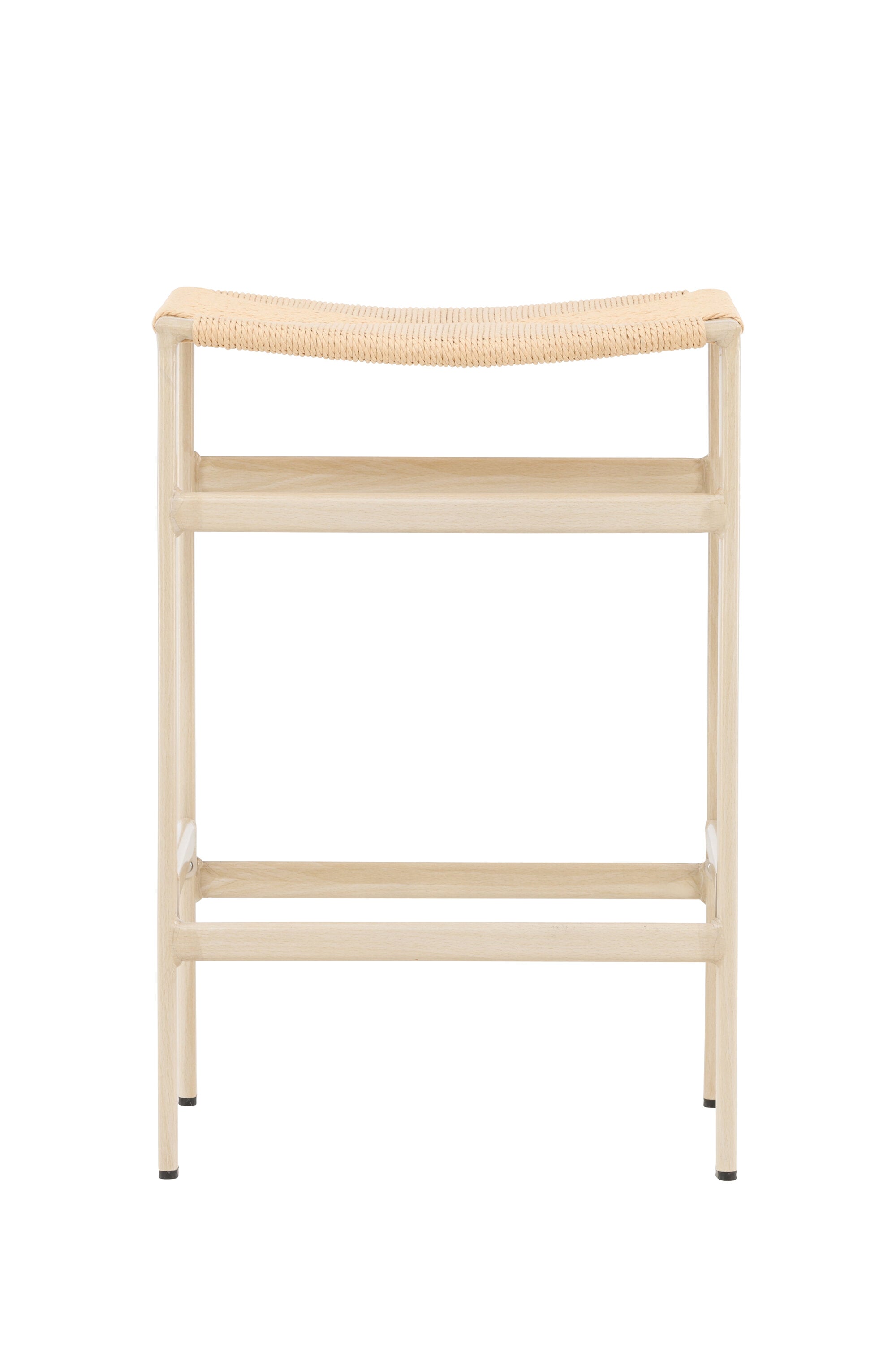Der Polly Barstuhl vereint Rattan-Sitz und weiße Holzbeine zu einem stilvollen, platzsparenden Design für modernen Boho-Chic.