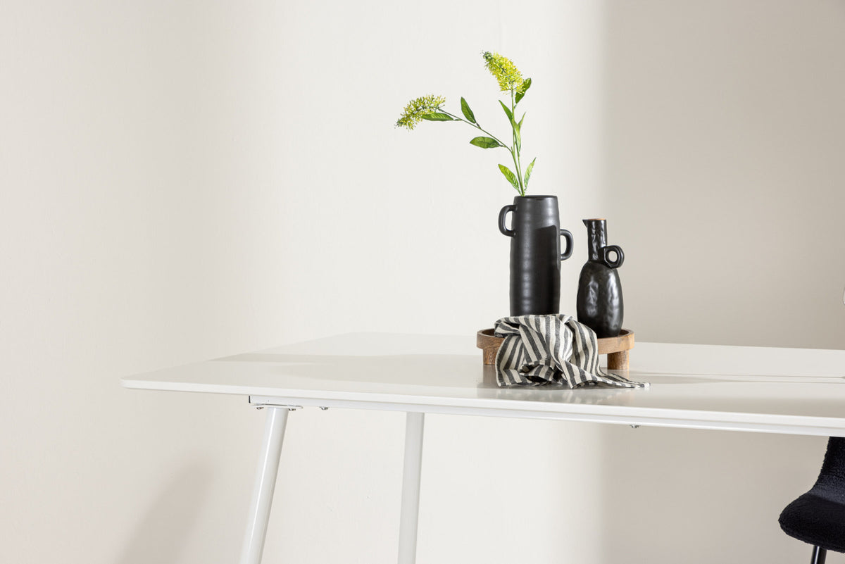 Silar Esstisch in Weiss präsentiert im Onlineshop von KAQTU Design AG. Esstisch ist von Venture Home