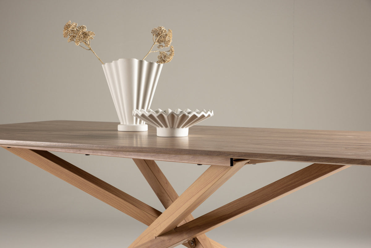 Piazza Esstisch in Mokka präsentiert im Onlineshop von KAQTU Design AG. Esstisch ist von Venture Home