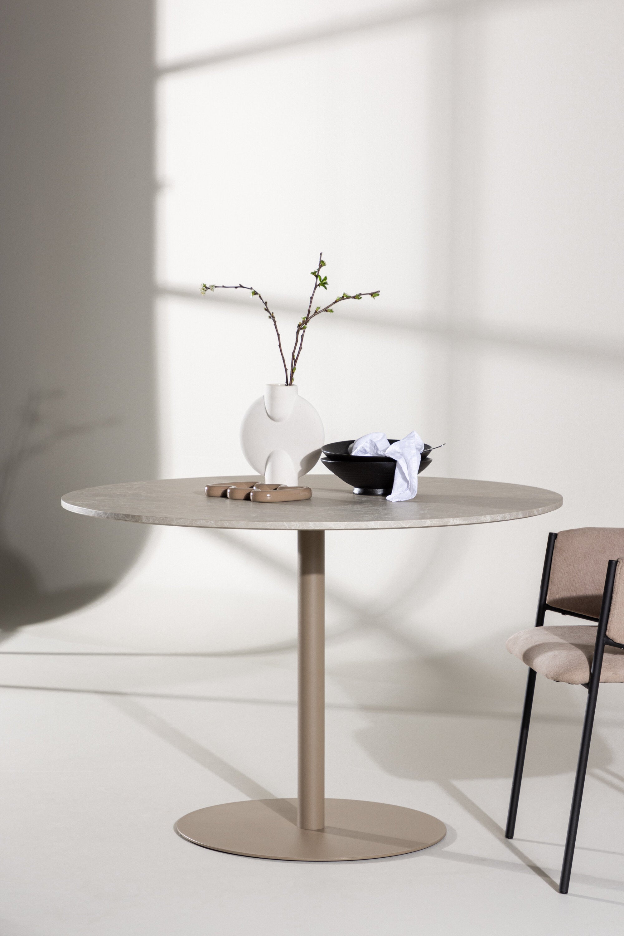 Lycke Esstisch in Beige präsentiert im Onlineshop von KAQTU Design AG. Esstisch ist von Venture Home