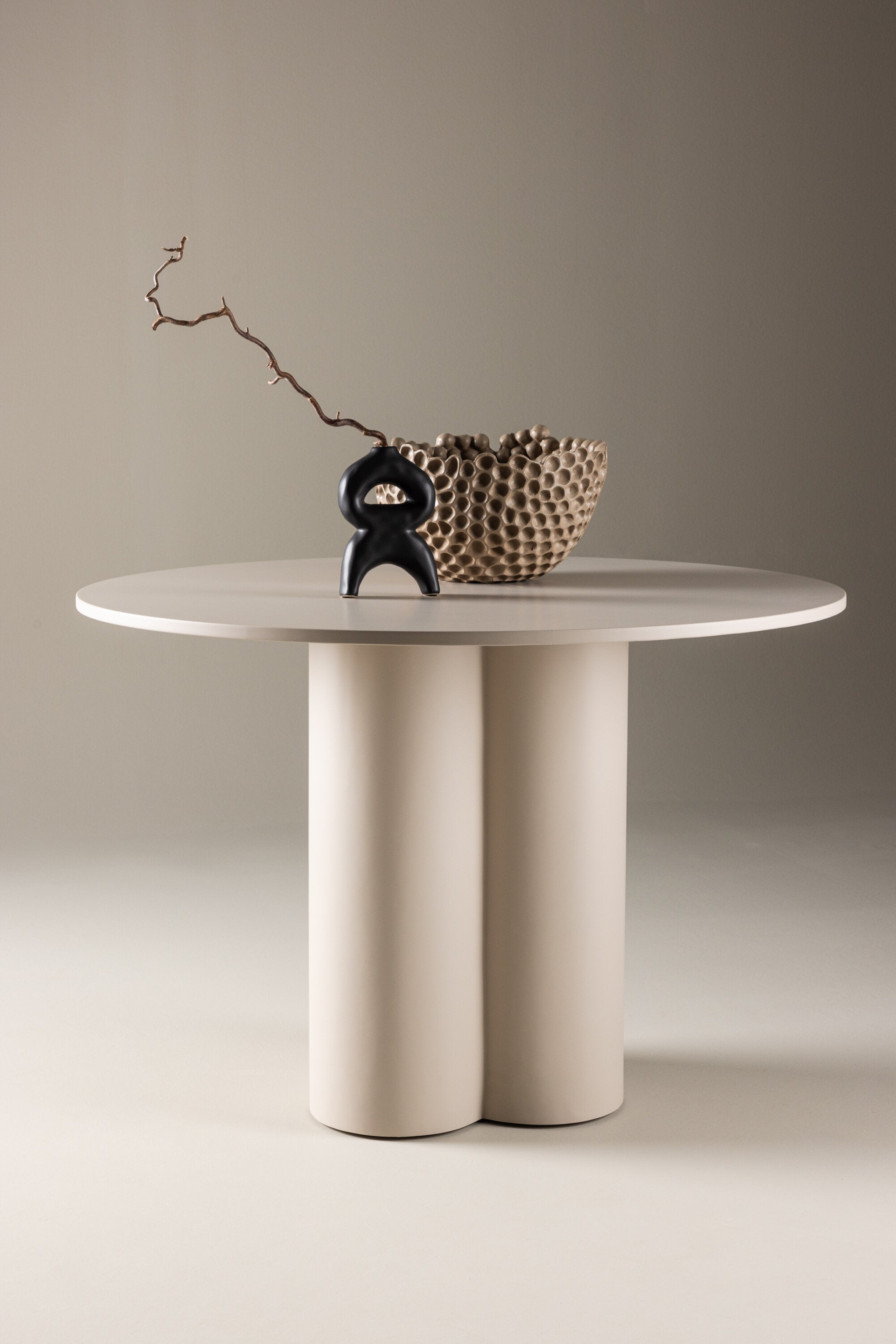 Olivia Esstisch in Beige präsentiert im Onlineshop von KAQTU Design AG. Esstisch ist von Venture Home