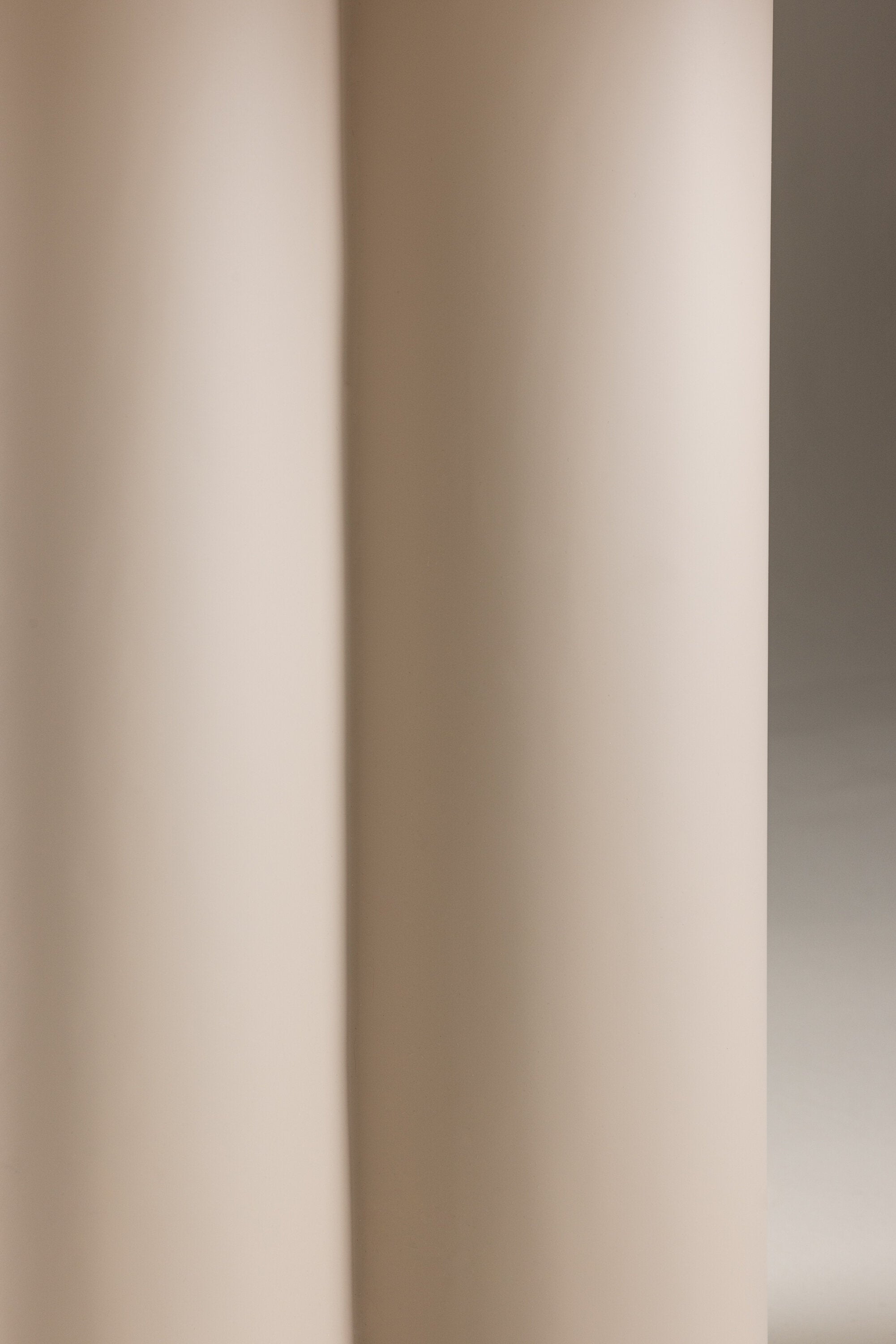 Olivia Esstisch in Beige präsentiert im Onlineshop von KAQTU Design AG. Esstisch ist von Venture Home