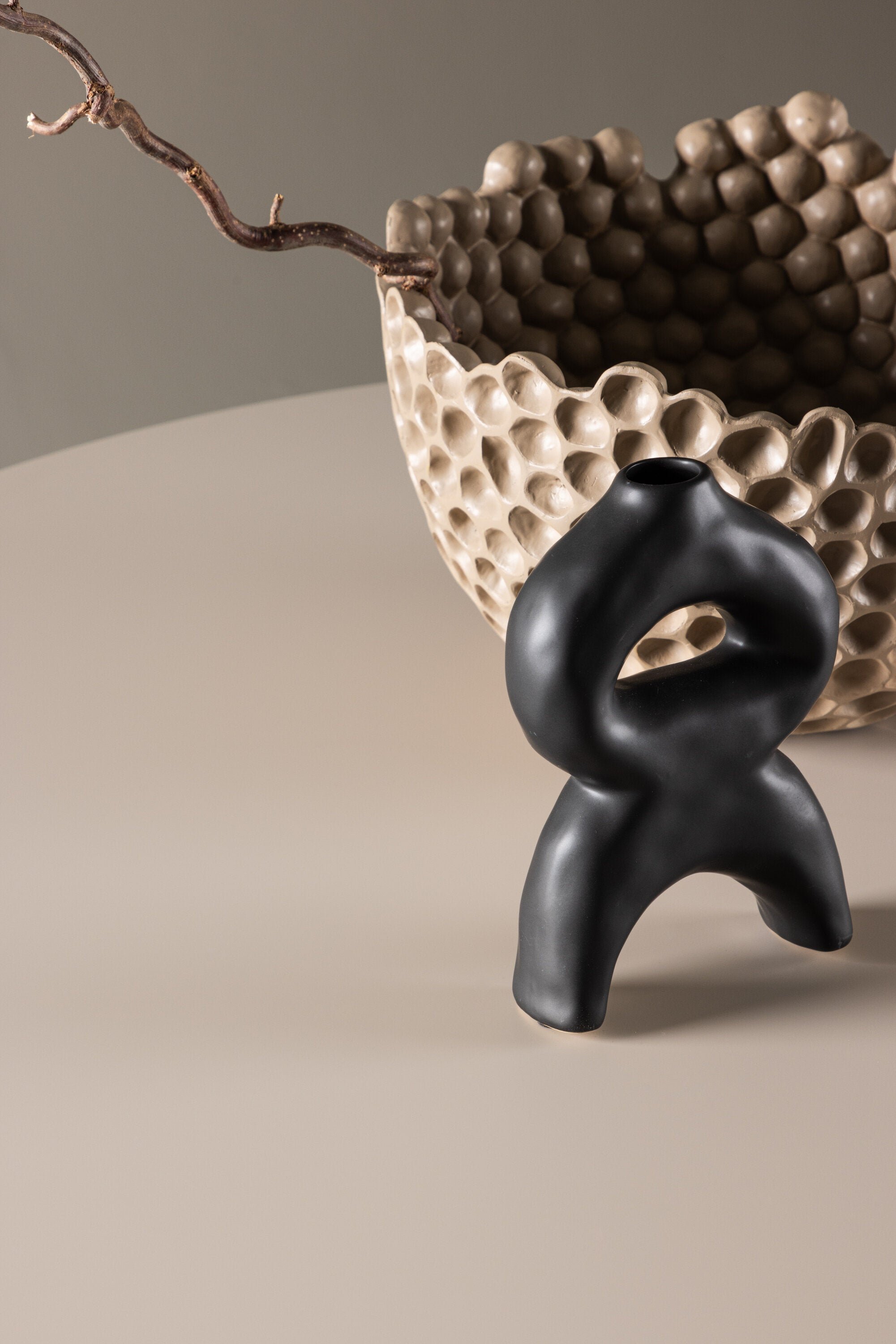 Olivia Esstisch in Beige präsentiert im Onlineshop von KAQTU Design AG. Esstisch ist von Venture Home
