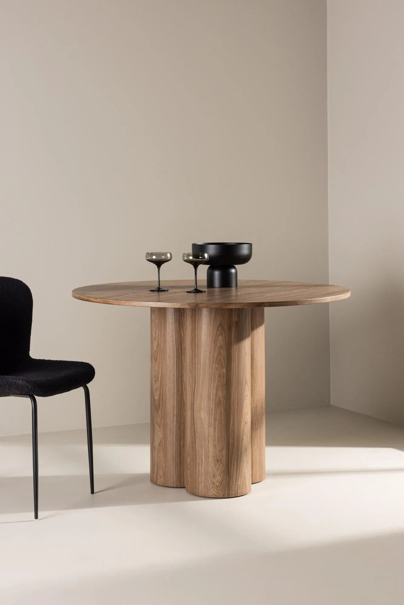 Olivia Esstisch in Braun präsentiert im Onlineshop von KAQTU Design AG. Esstisch ist von Venture Home