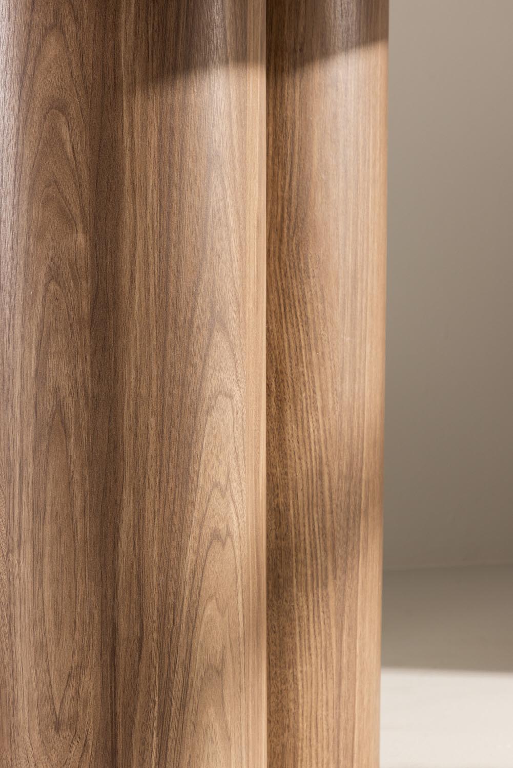 Olivia Esstisch in Braun präsentiert im Onlineshop von KAQTU Design AG. Esstisch ist von Venture Home