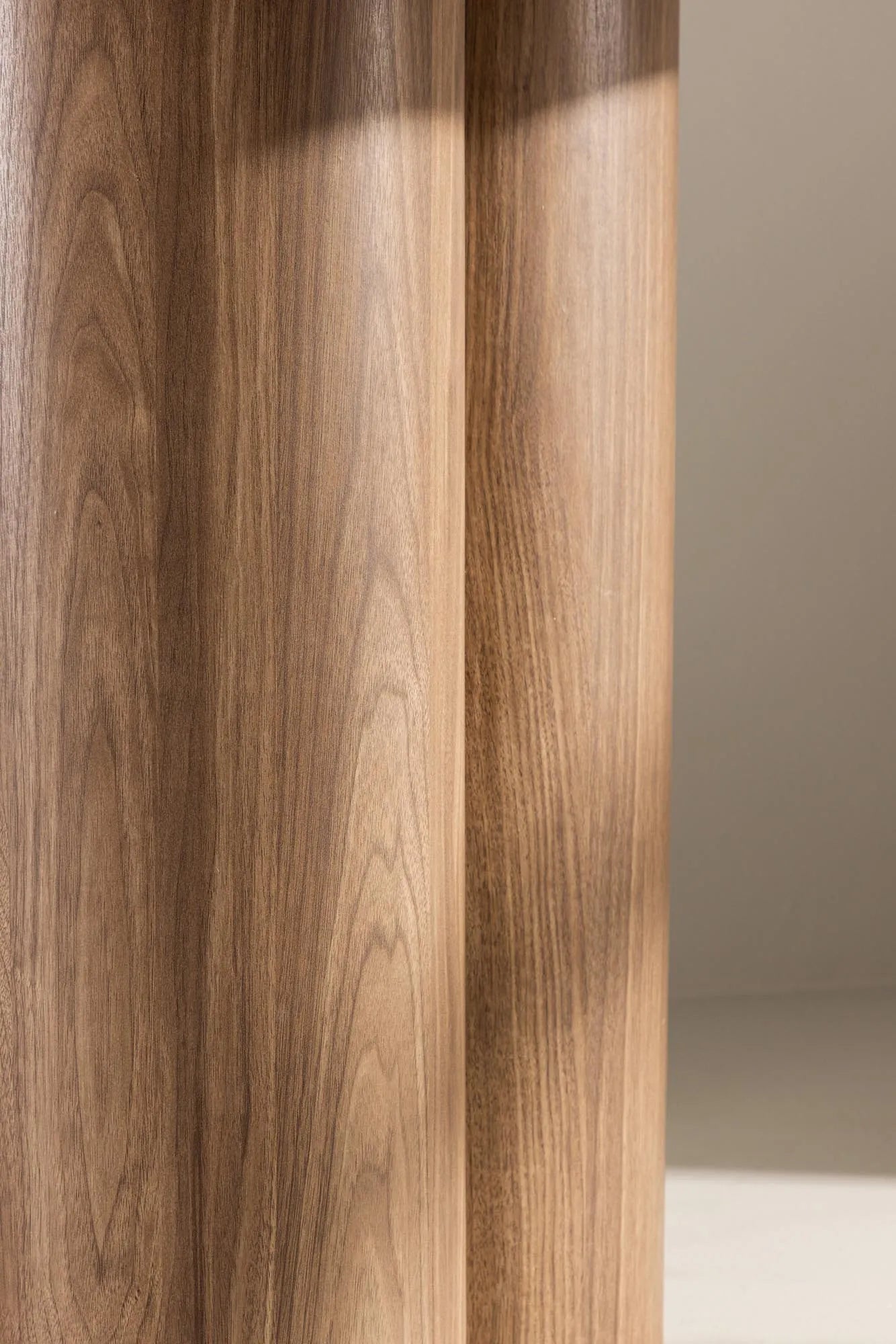 Olivia Esstisch in Braun präsentiert im Onlineshop von KAQTU Design AG. Esstisch ist von Venture Home