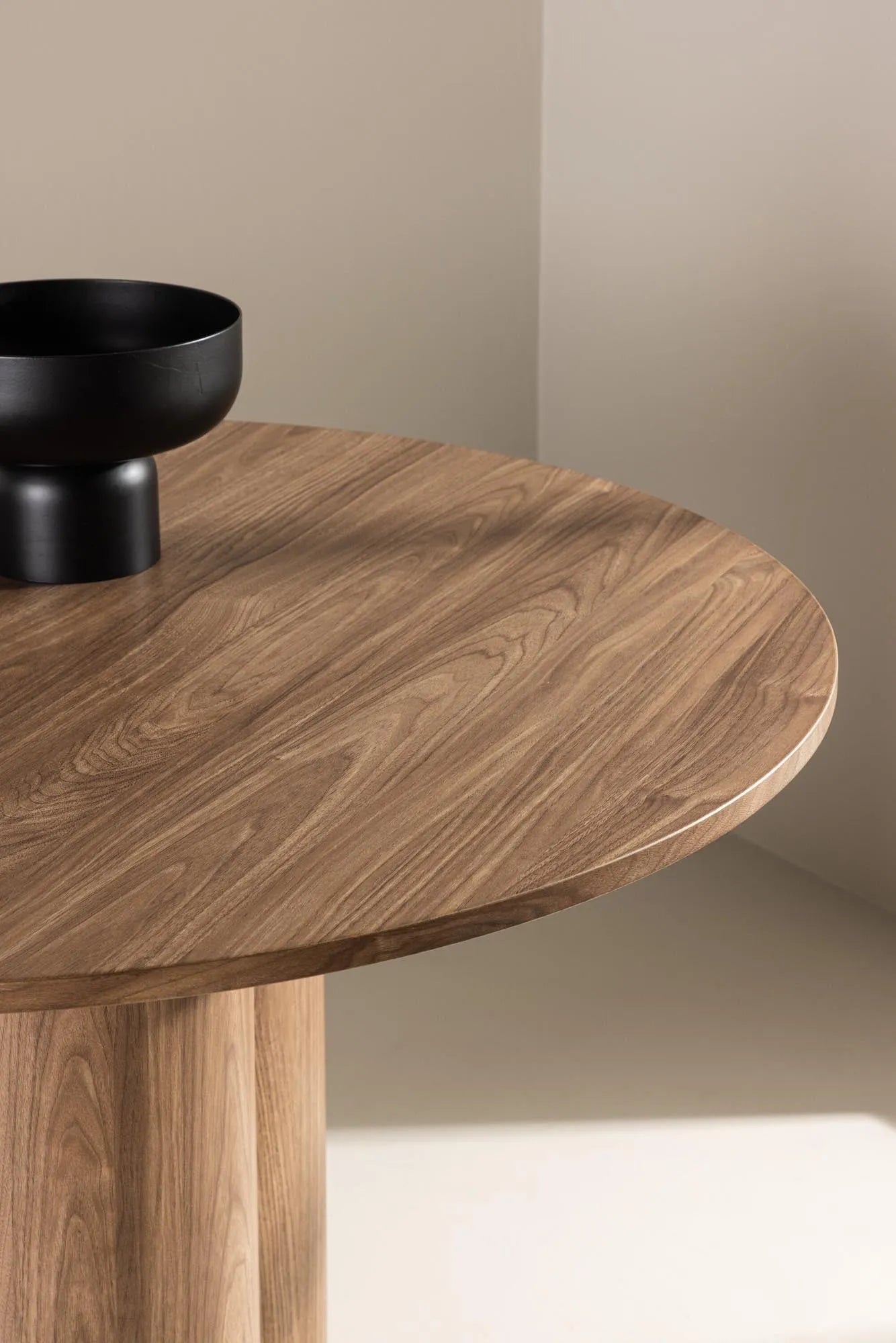 Olivia Esstisch in Braun präsentiert im Onlineshop von KAQTU Design AG. Esstisch ist von Venture Home