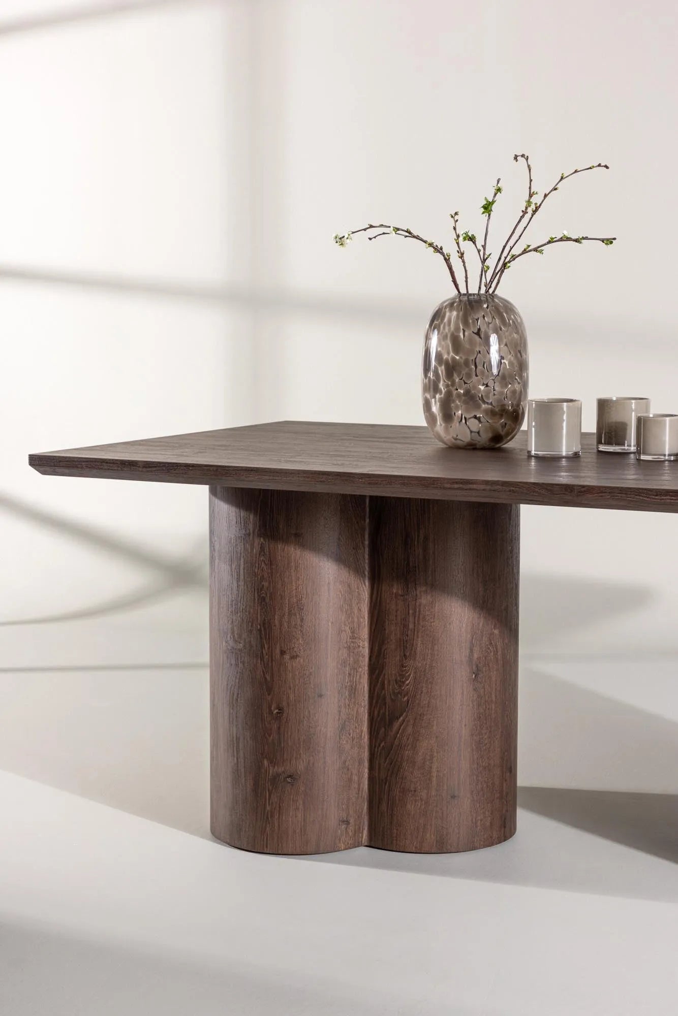Olivia Esstisch in Mokka präsentiert im Onlineshop von KAQTU Design AG. Esstisch ist von Venture Home