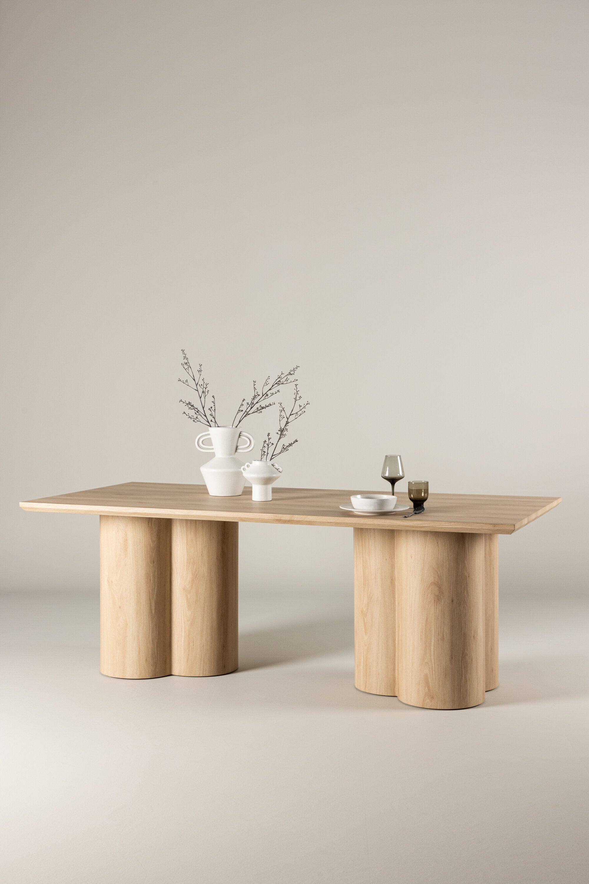 Olivia Esstisch in Tünchen präsentiert im Onlineshop von KAQTU Design AG. Esstisch ist von Venture Home