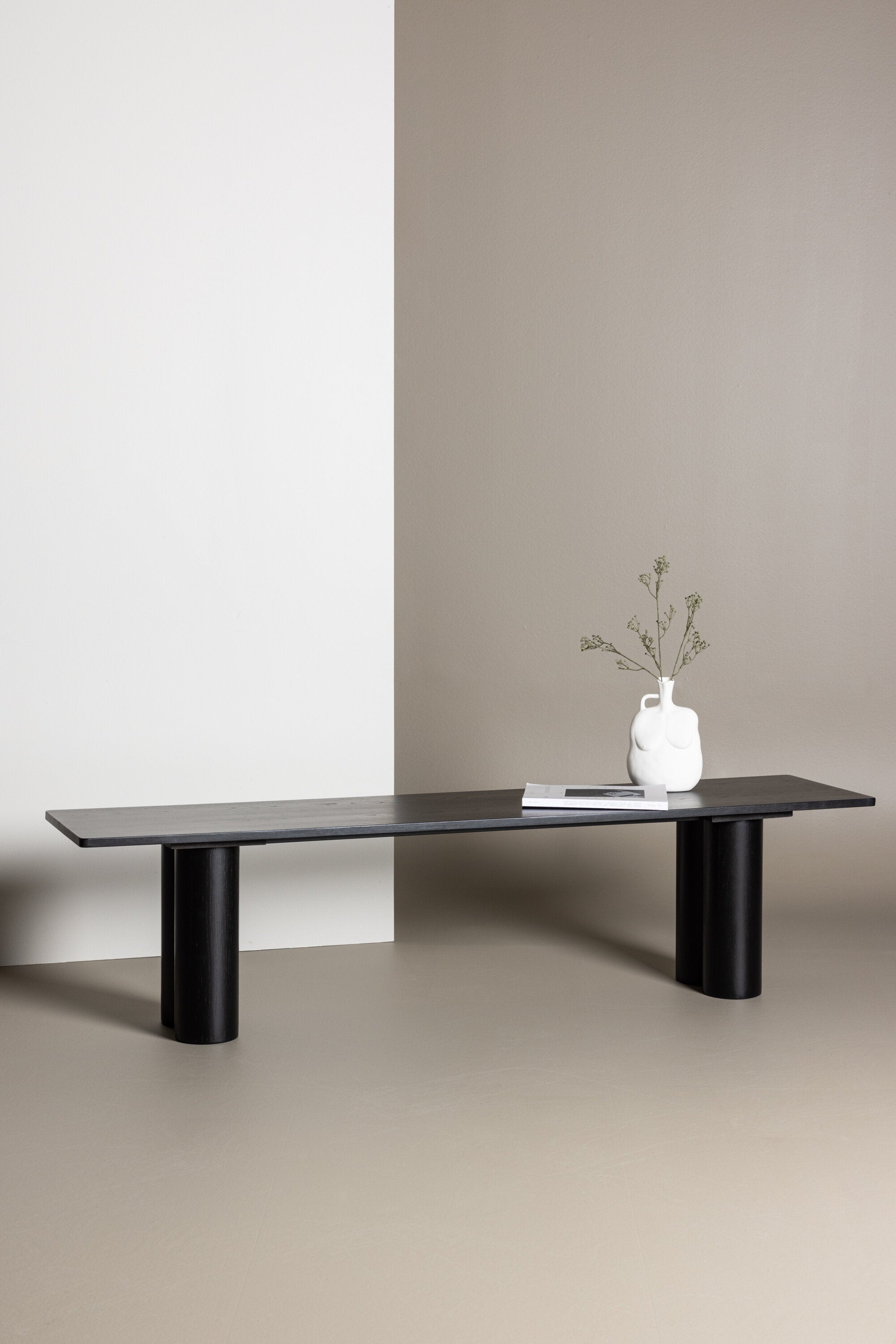 Olivia Bank in Schwarz präsentiert im Onlineshop von KAQTU Design AG. Sitzbank ist von Venture Home