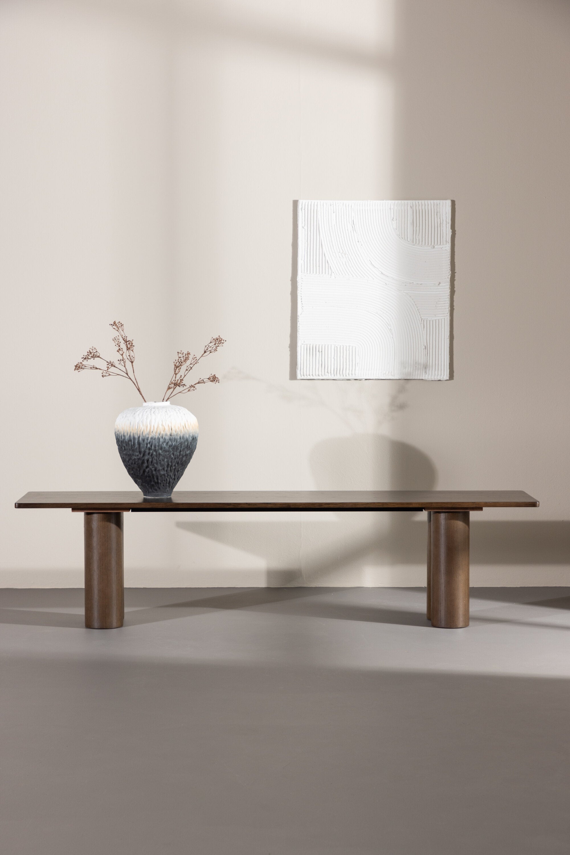 Olivia Bank in Mokka präsentiert im Onlineshop von KAQTU Design AG. Sitzbank ist von Venture Home