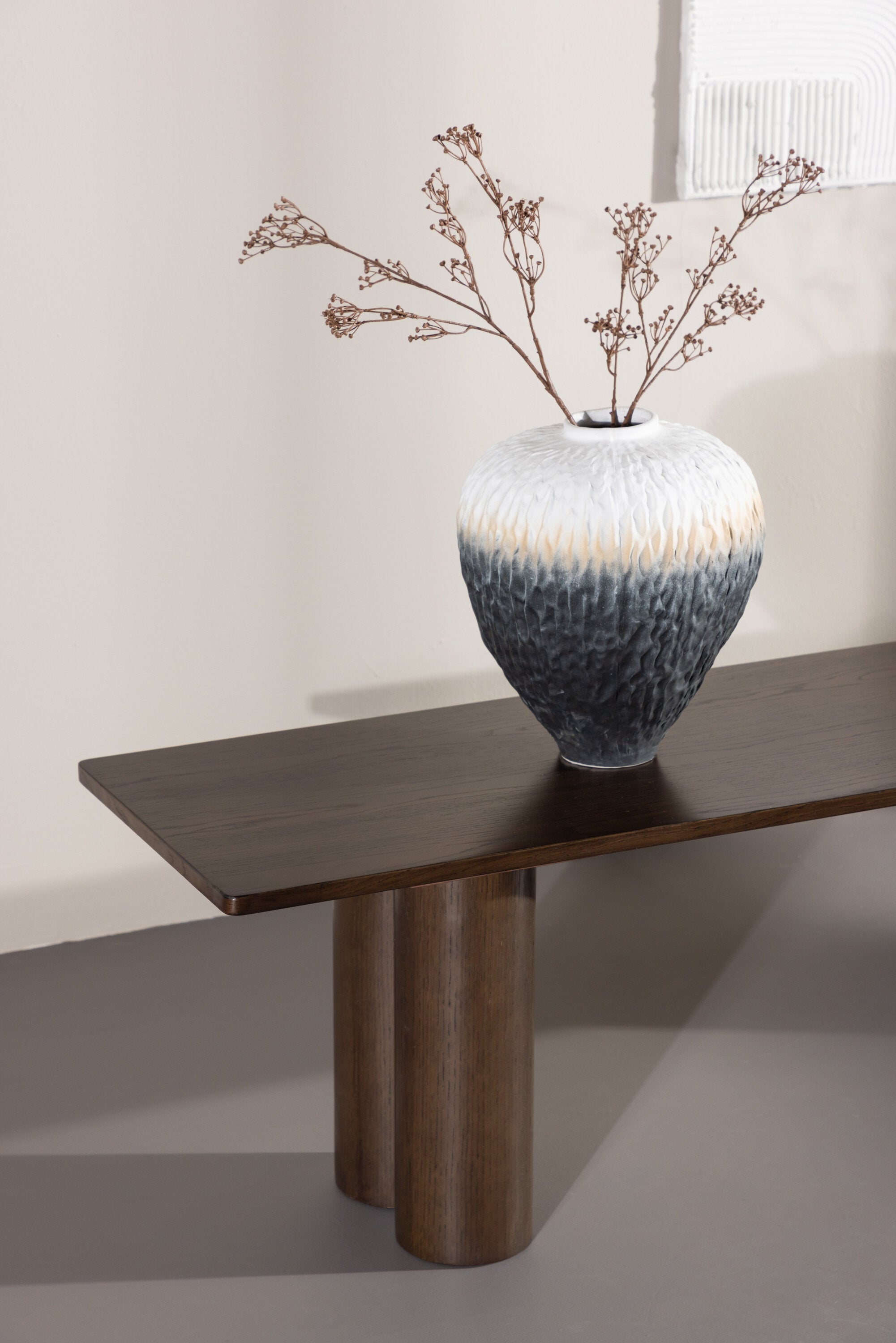 Olivia Bank in Mokka präsentiert im Onlineshop von KAQTU Design AG. Sitzbank ist von Venture Home
