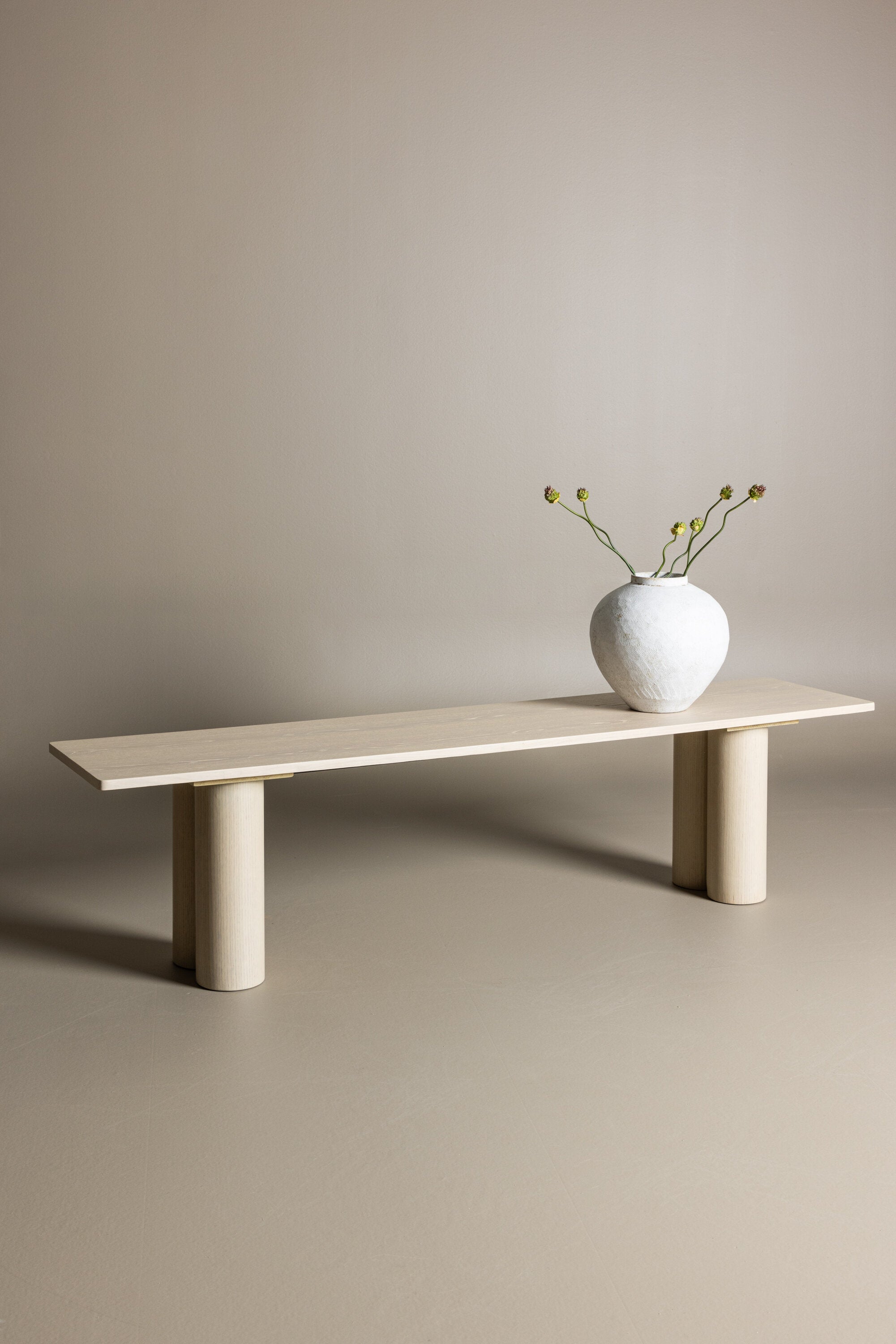Olivia Bank in Tünche präsentiert im Onlineshop von KAQTU Design AG. Sitzbank ist von Venture Home