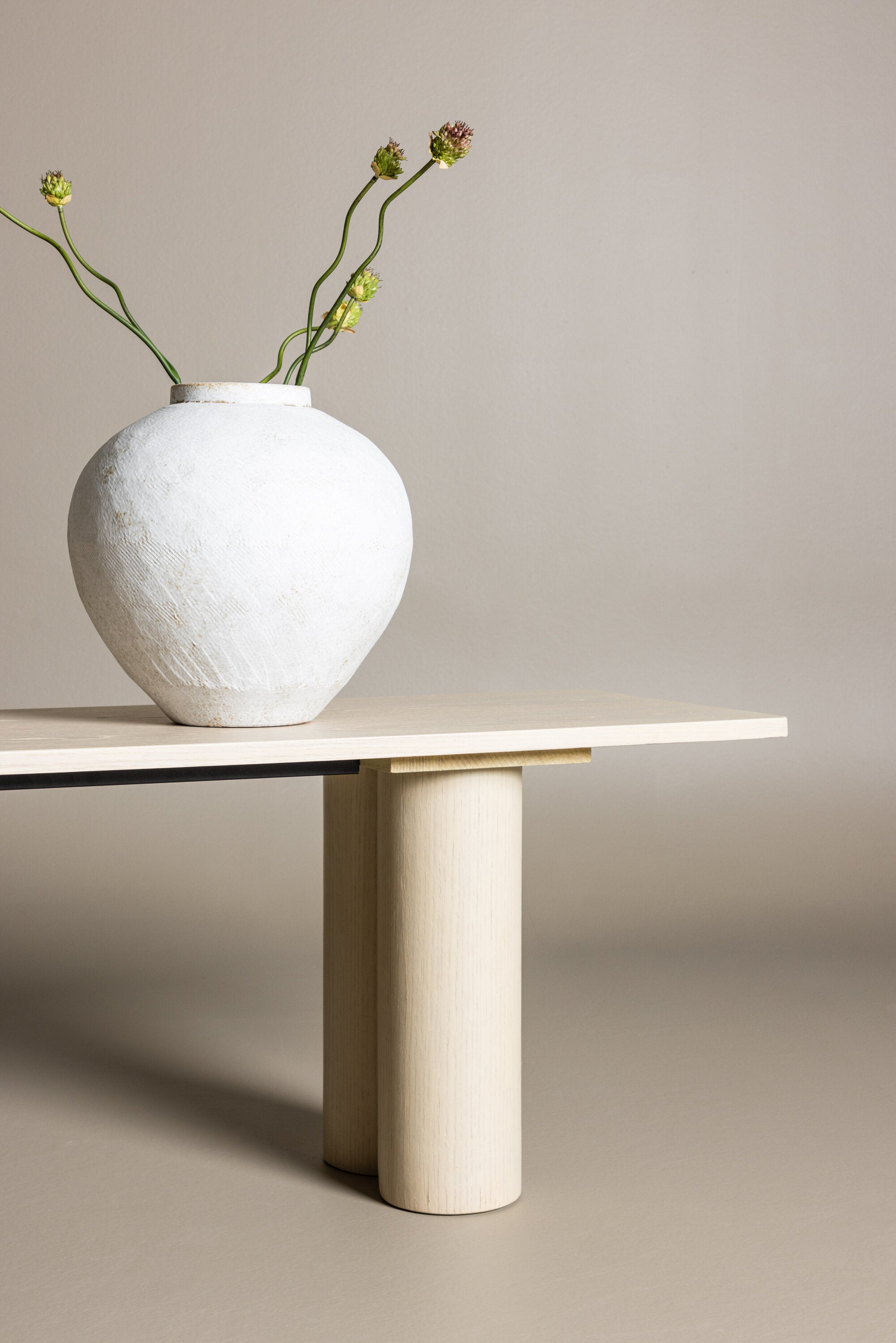 Olivia Bank in Tünche präsentiert im Onlineshop von KAQTU Design AG. Sitzbank ist von Venture Home