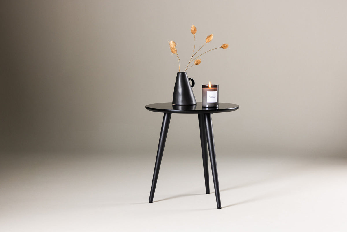 Askim Beistelltisch in Schwarz präsentiert im Onlineshop von KAQTU Design AG. Beistelltisch ist von Vind