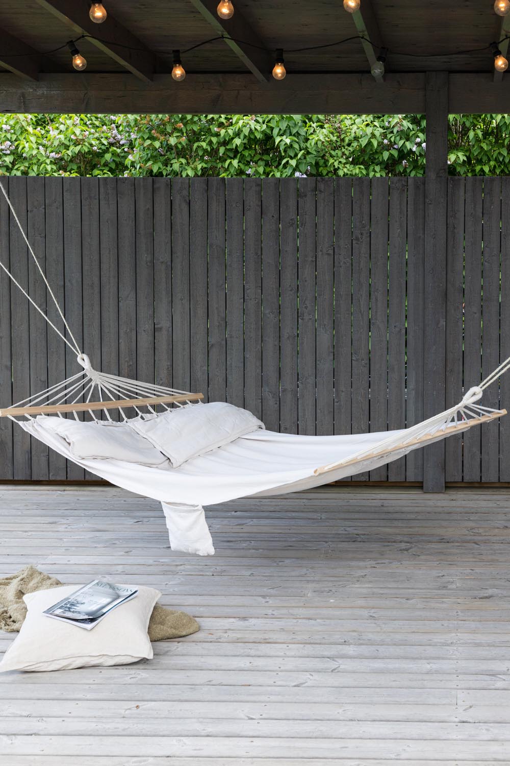 Anini Hängematte in Weiss präsentiert im Onlineshop von KAQTU Design AG. Hängematte ist von Venture Home