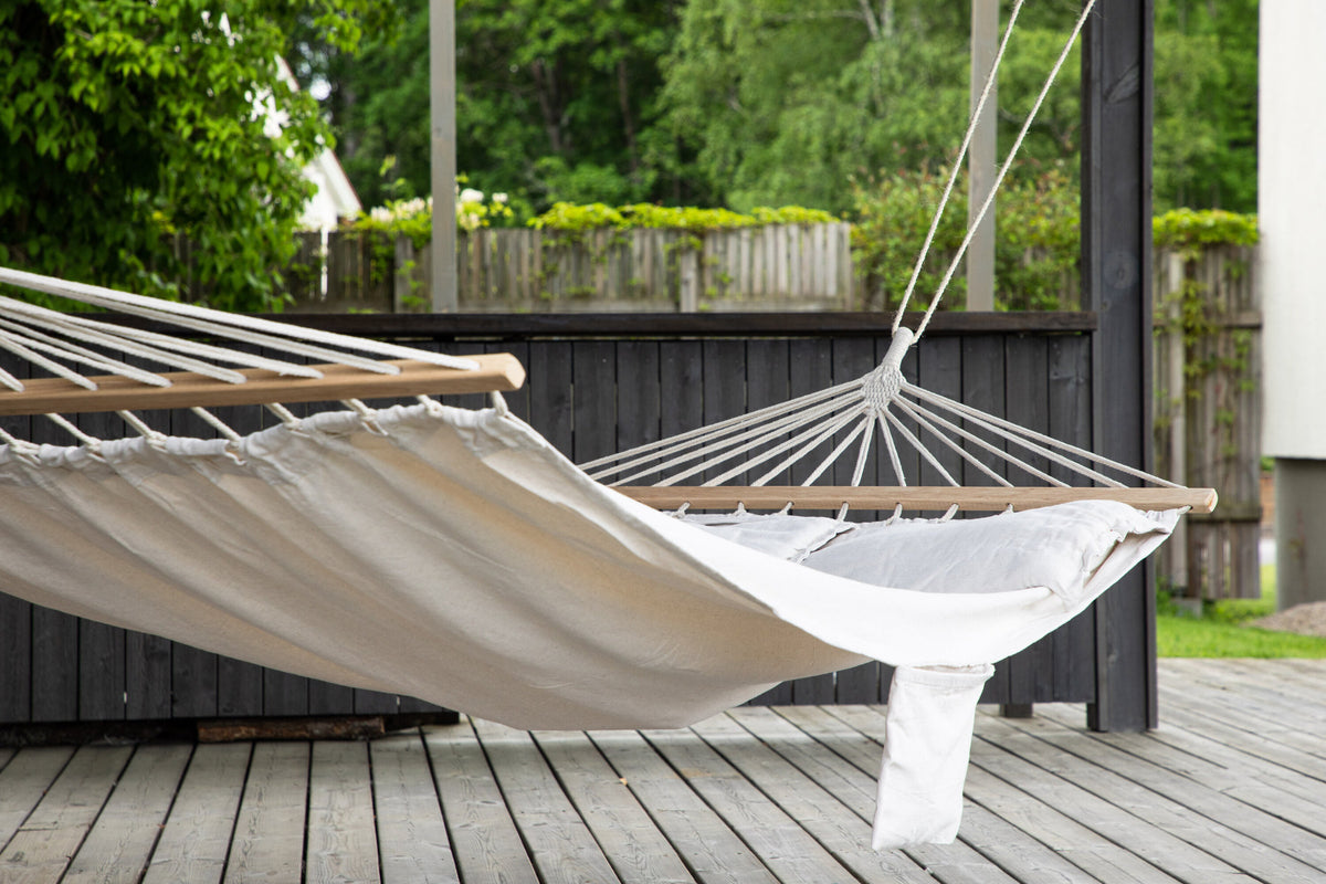 Anini Hängematte in Weiss präsentiert im Onlineshop von KAQTU Design AG. Hängematte ist von Venture Home
