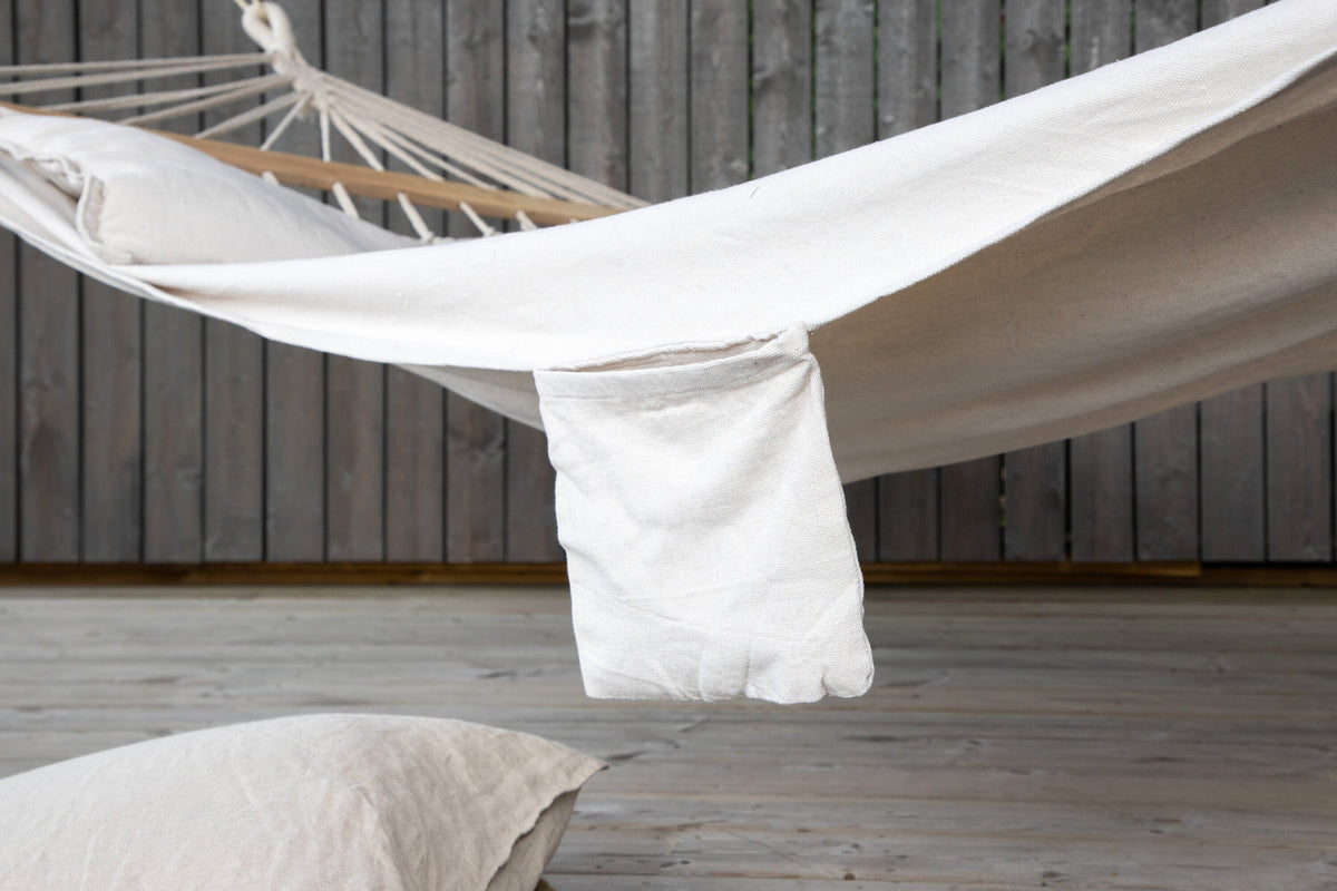 Anini Hängematte in Weiss präsentiert im Onlineshop von KAQTU Design AG. Hängematte ist von Venture Home