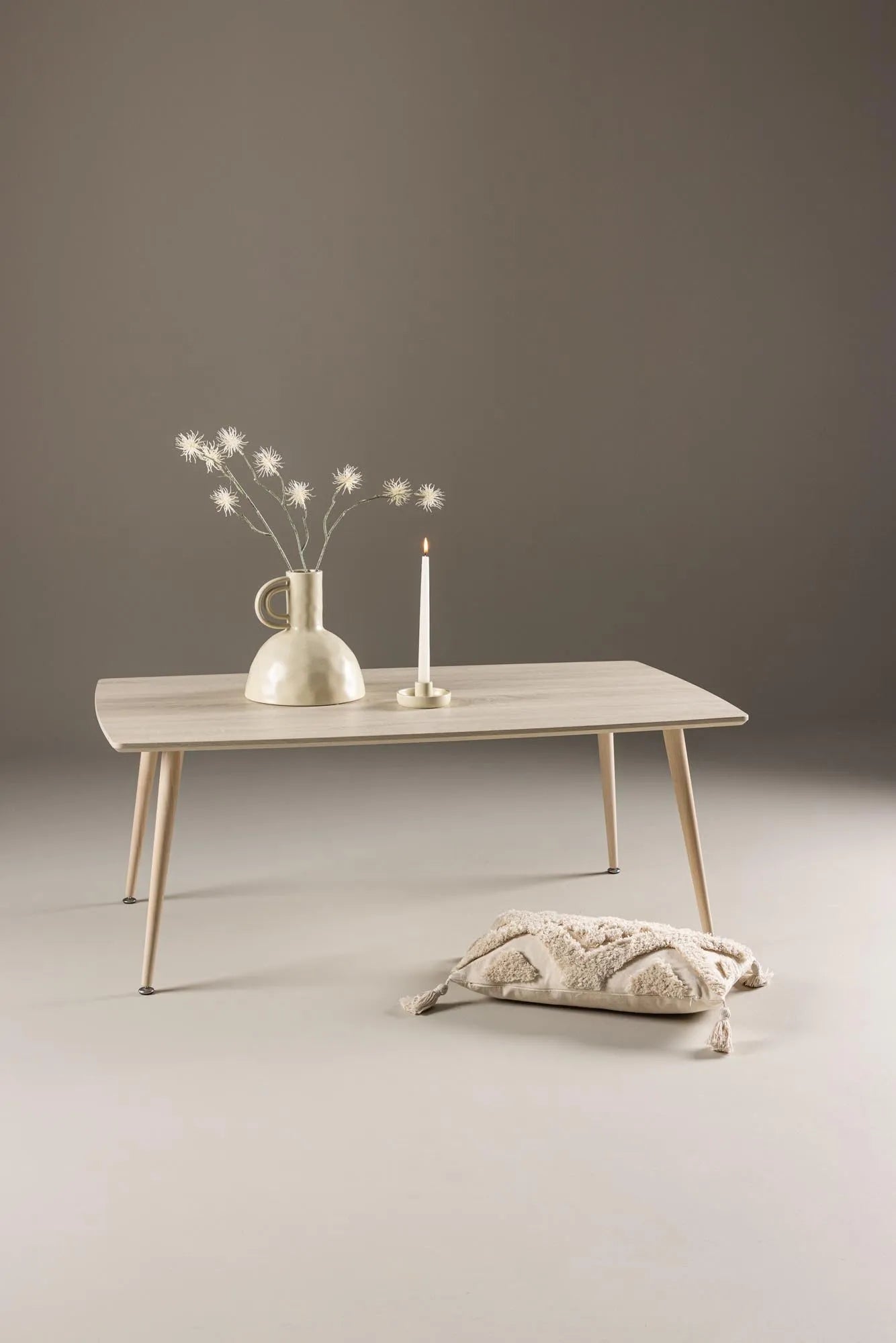 Eleganter Plaza Sofatisch von Venture Home für modernes Wohnen.