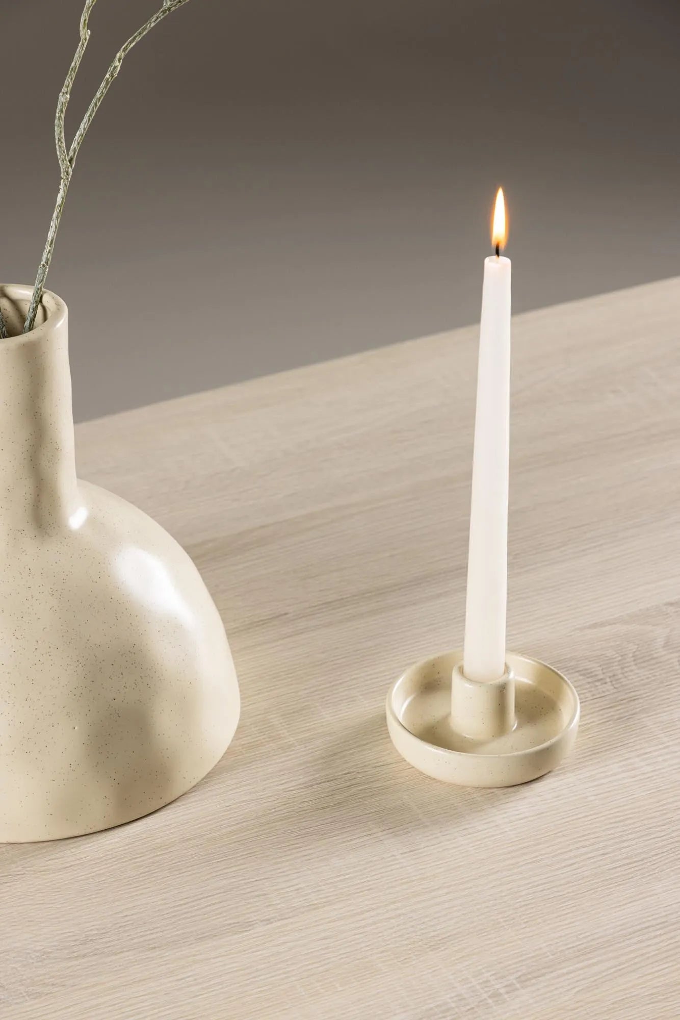 Stilvoller Plaza Sofatisch von Venture Home für zeitgemäßes Ambiente.