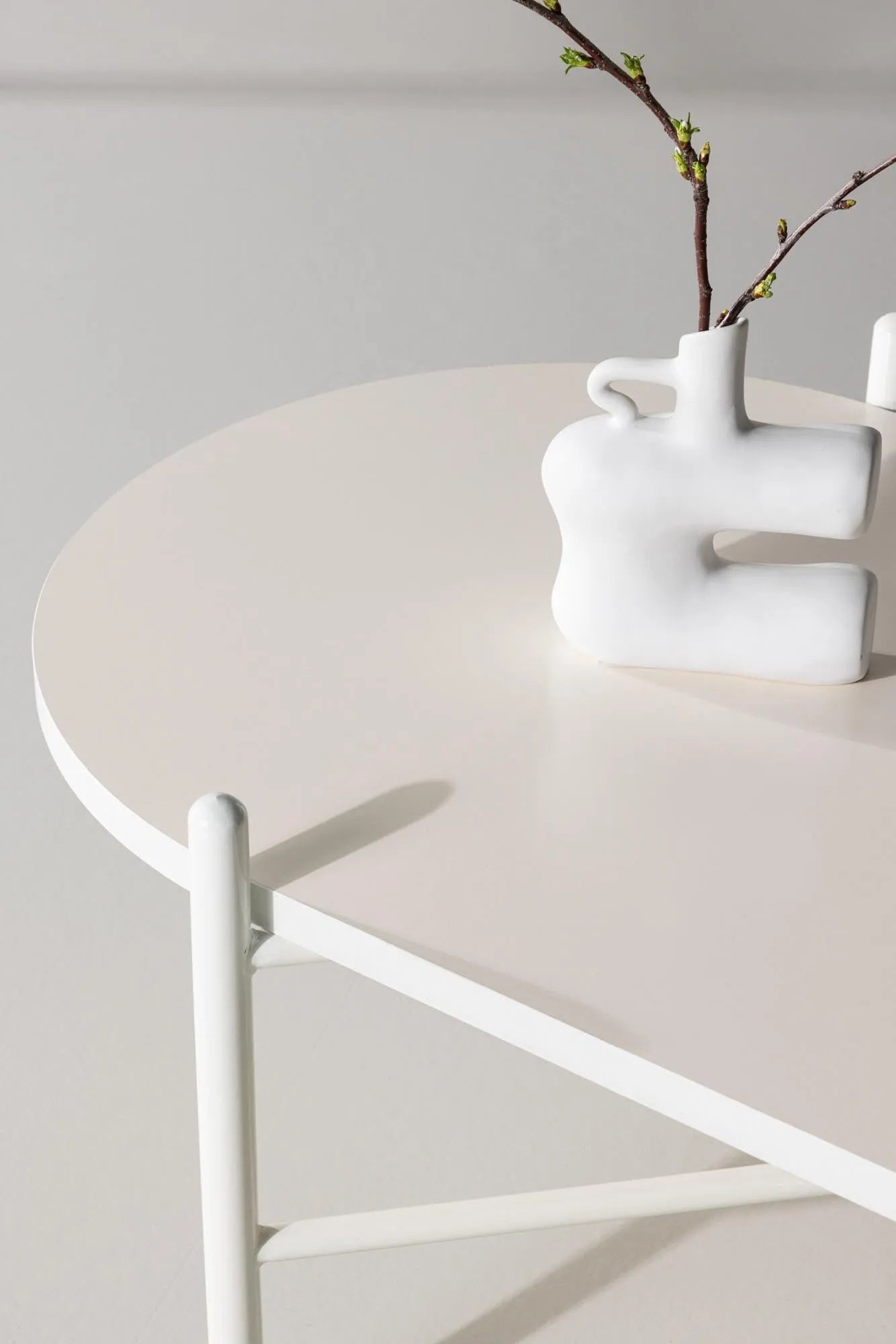Pueblo Sofatisch von Venture Home: Zeitloses Design in Beige.