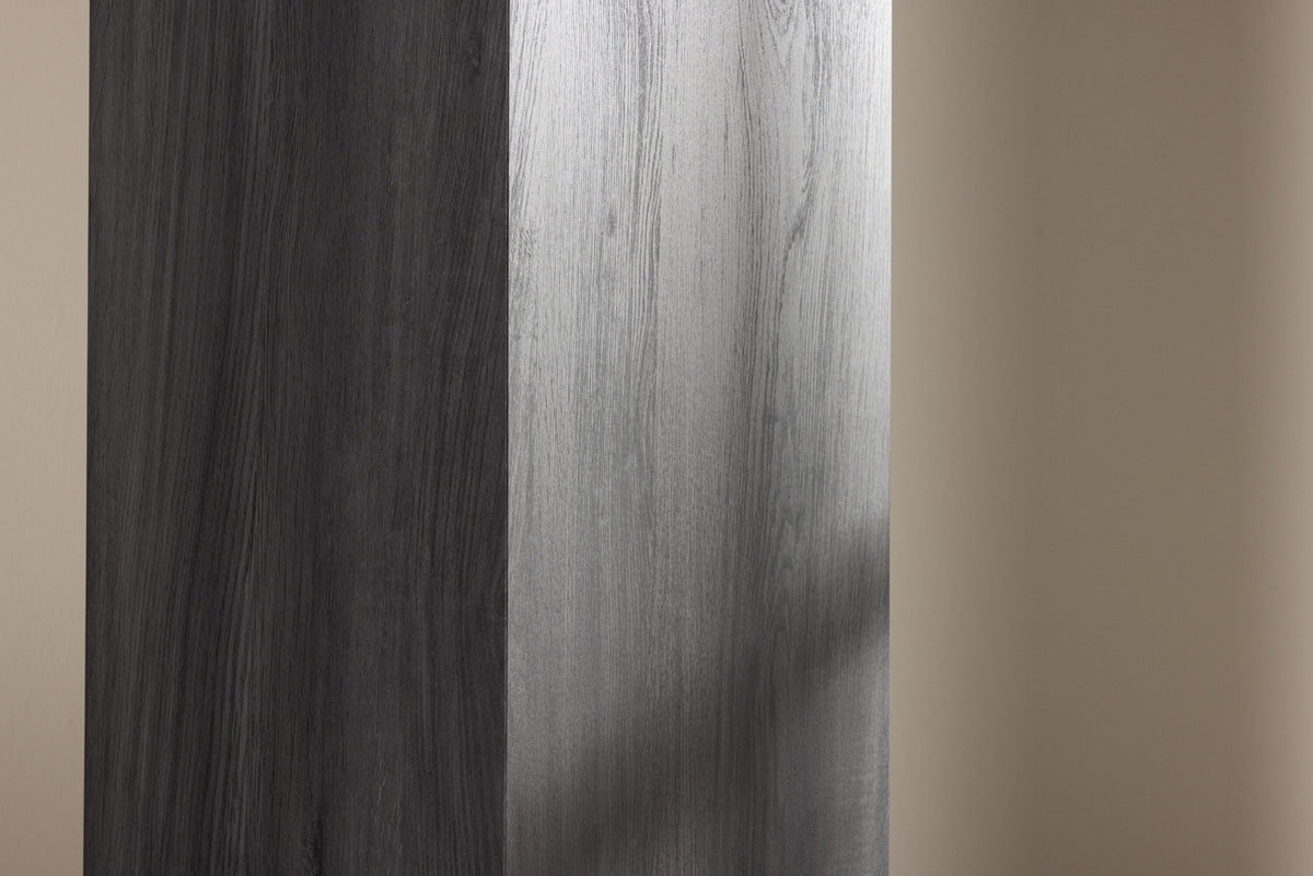 Ramsvik Sockel in Schwarz präsentiert im Onlineshop von KAQTU Design AG. Beistelltisch ist von Vind
