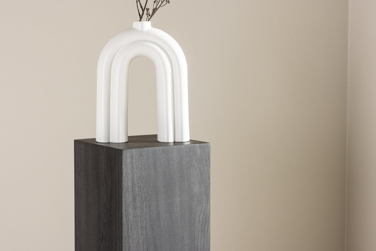 Ramsvik Sockel in Schwarz präsentiert im Onlineshop von KAQTU Design AG. Beistelltisch ist von Vind