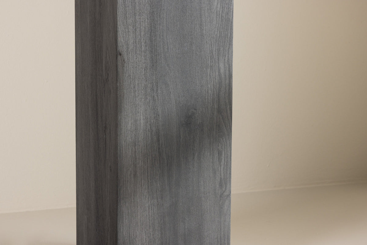 Ramsvik Sockel in Schwarz präsentiert im Onlineshop von KAQTU Design AG. Beistelltisch ist von Vind