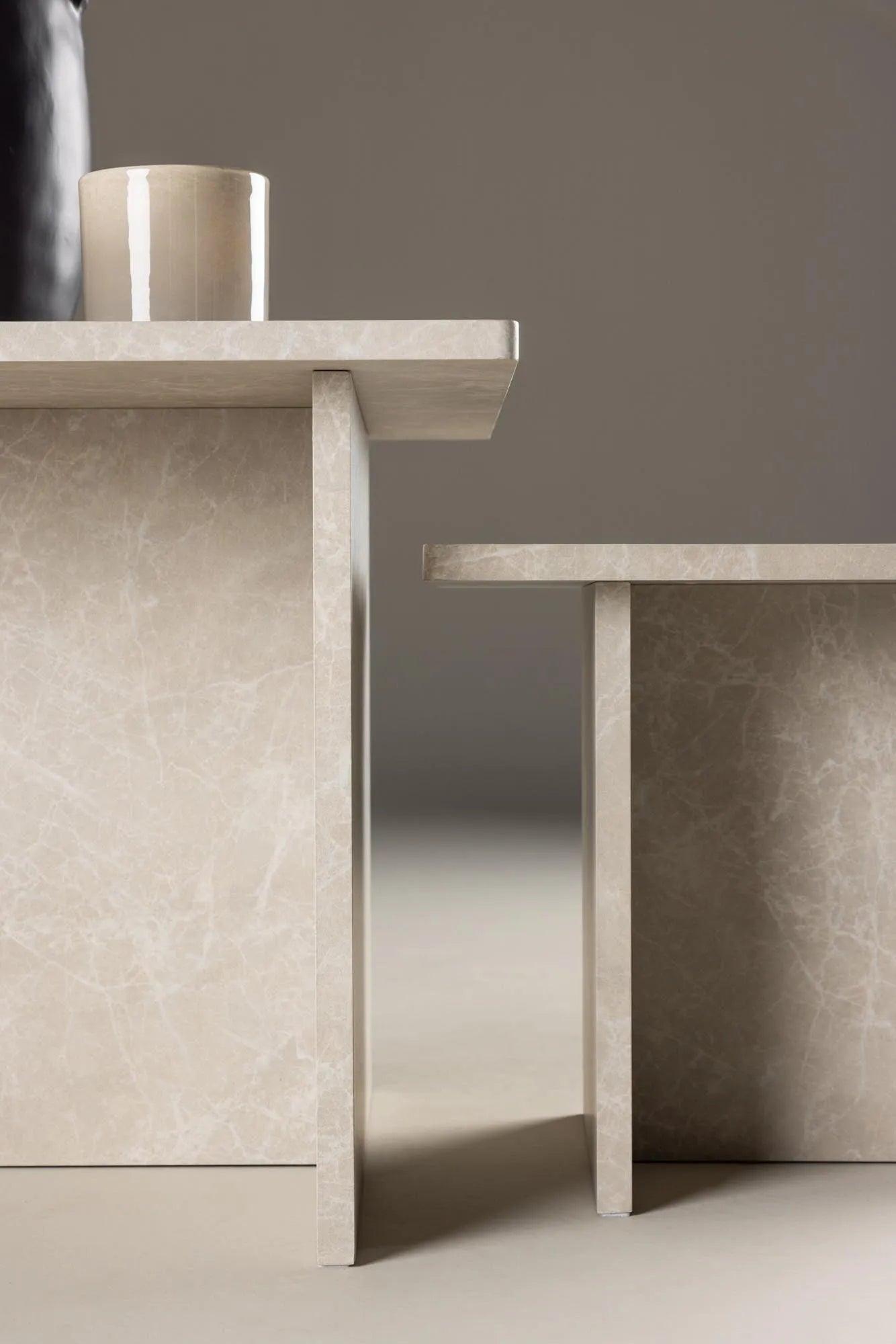 Sala Sofatisch: Stilvoller Mittelpunkt mit edlem Marmor-Design.