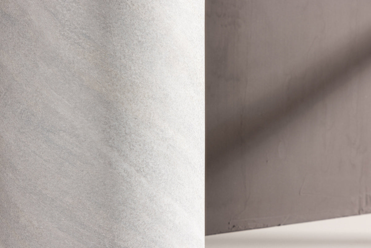 York Sofatisch in Grau präsentiert im Onlineshop von KAQTU Design AG. Beistelltisch ist von Venture Home