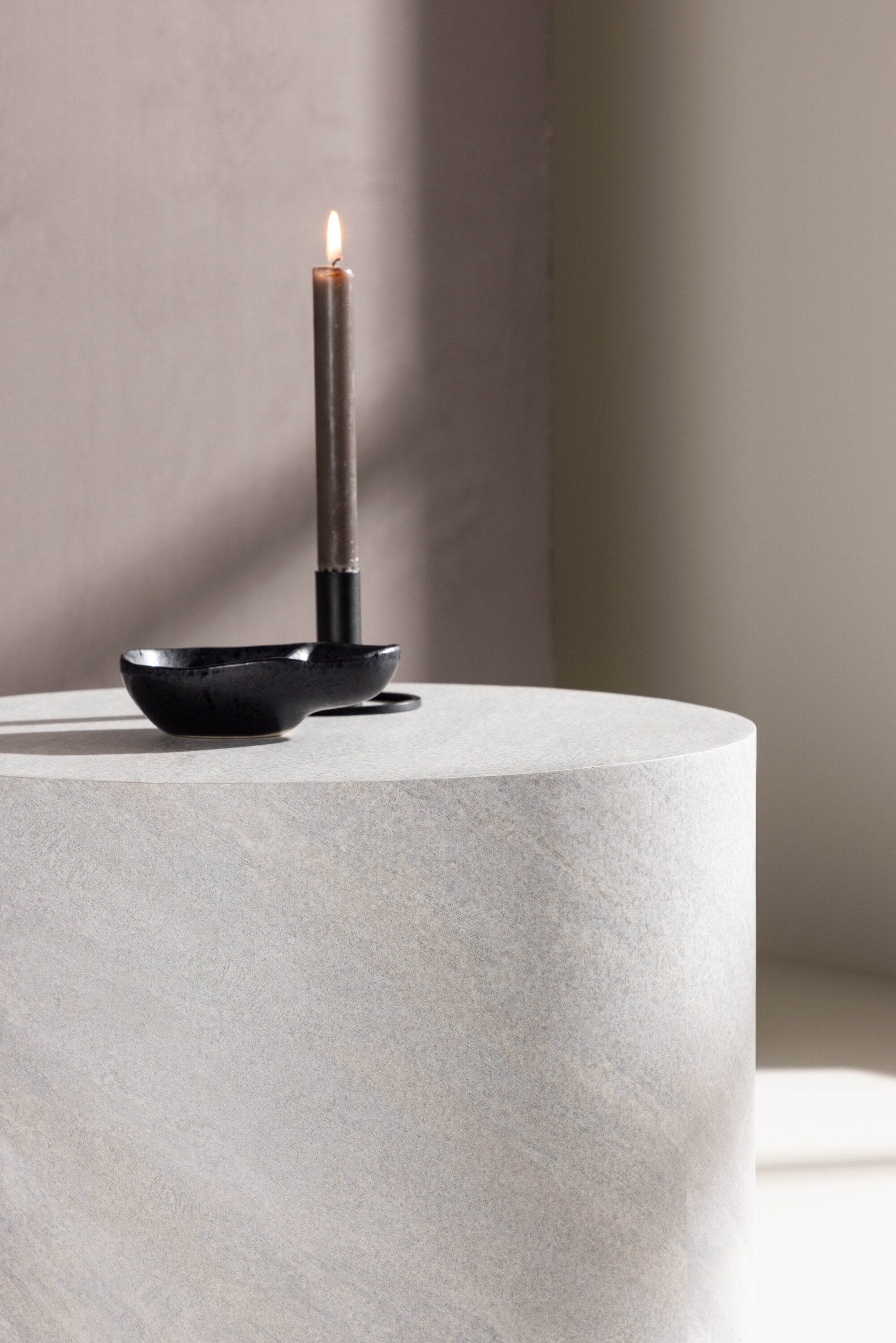 York Sofatisch in Grau präsentiert im Onlineshop von KAQTU Design AG. Beistelltisch ist von Venture Home