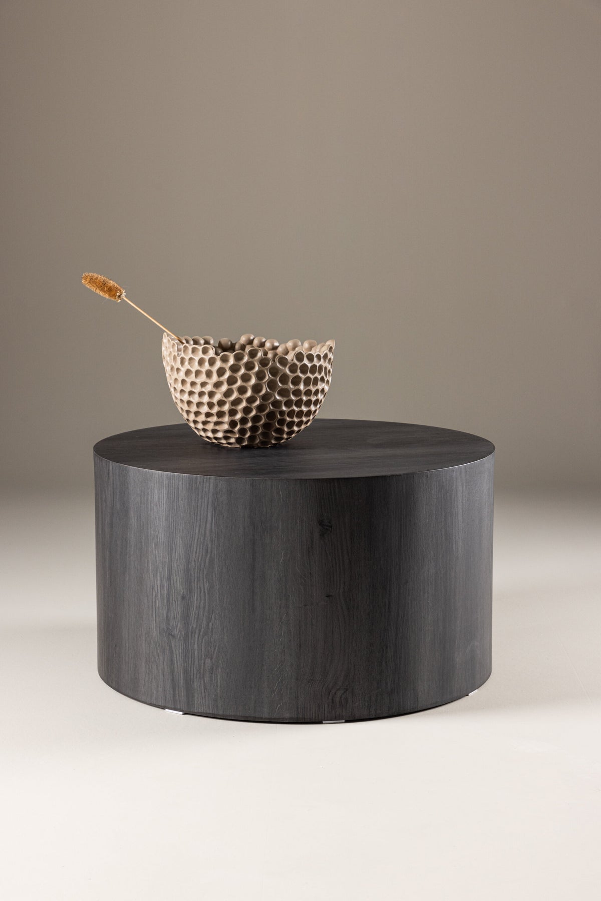 York Sofatisch in Schwarz präsentiert im Onlineshop von KAQTU Design AG. Beistelltisch ist von Venture Home