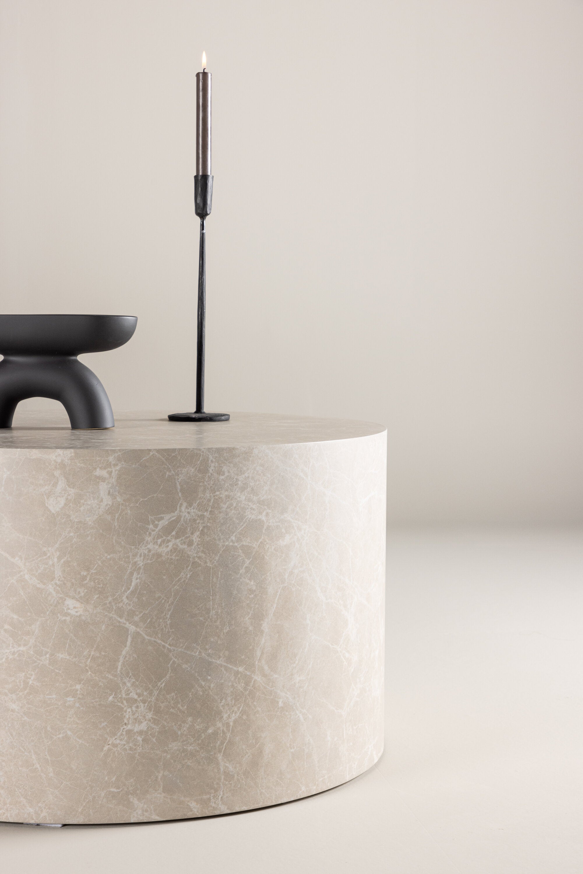 York Sofatisch in Beige präsentiert im Onlineshop von KAQTU Design AG. Beistelltisch ist von Venture Home