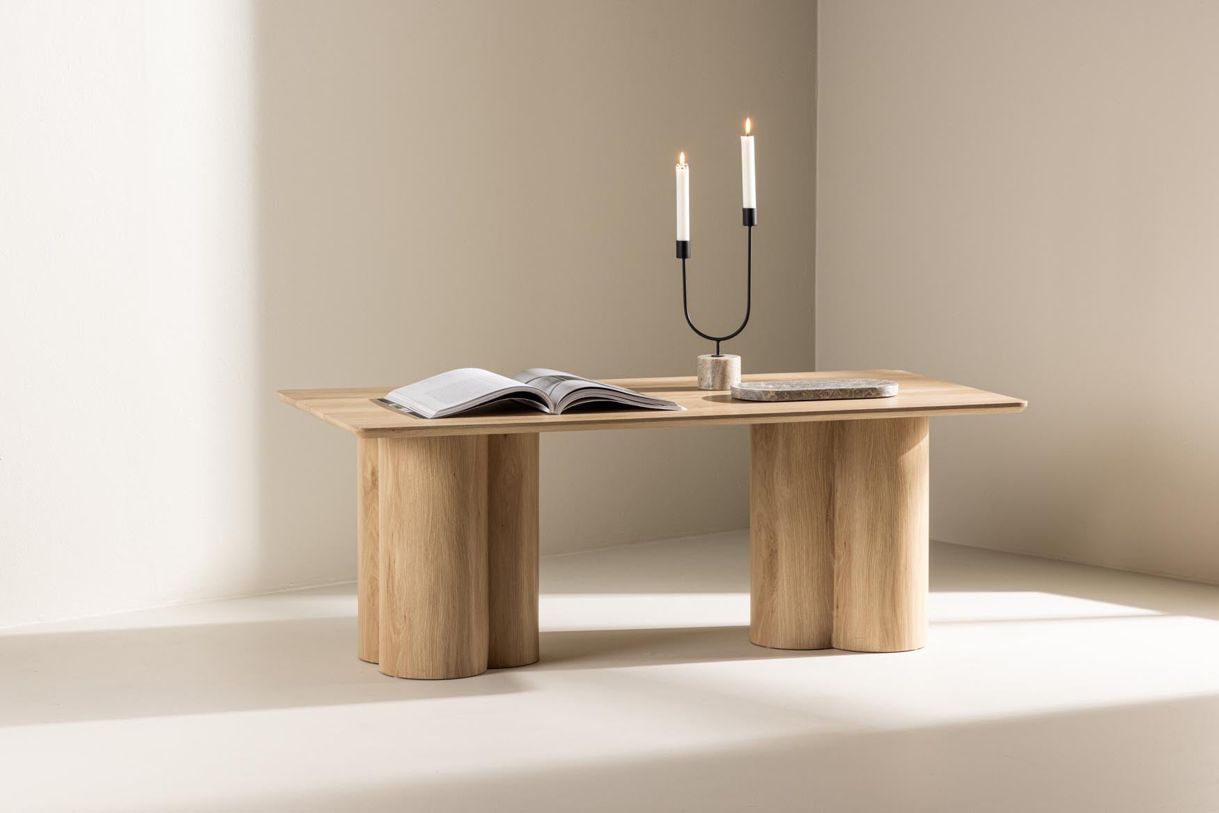 Eleganter Sofatisch aus MDF, 120x60 cm, in sanftem Beige. Vielseitig, robust und stilvoll für jeden Wohnraum.
