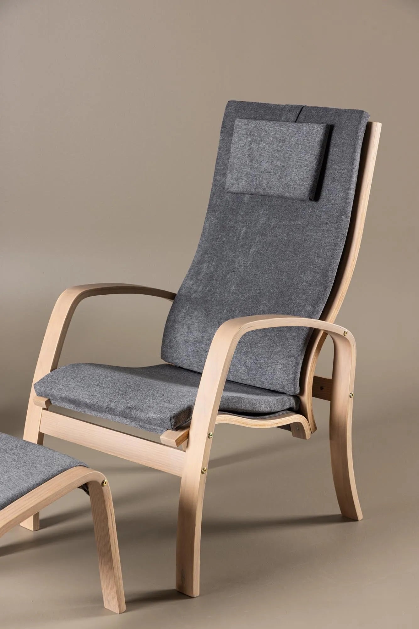 Grötö Lounge Stuhl: Modernes Design trifft auf ultimativen Komfort.
