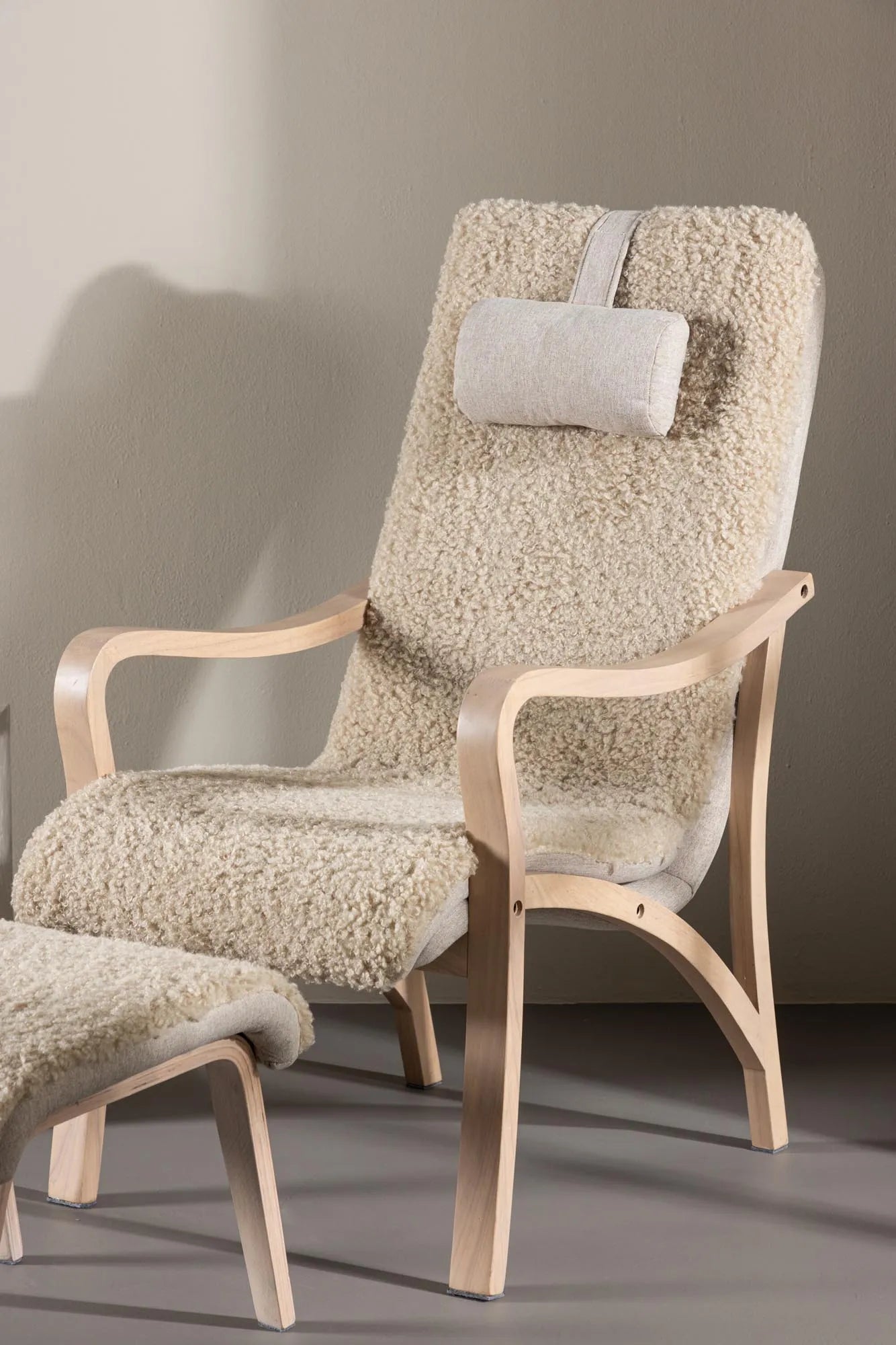 Fårö Lounge Stuhl: Zeitloses Design trifft auf höchsten Sitzkomfort.
