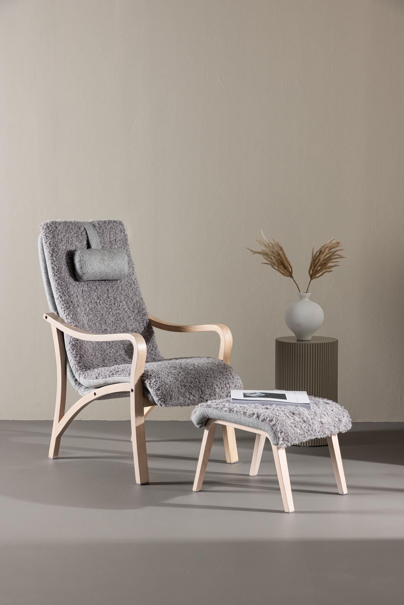 Fårö Lounge Stuhl: Eleganz und Komfort im skandinavischen Stil.