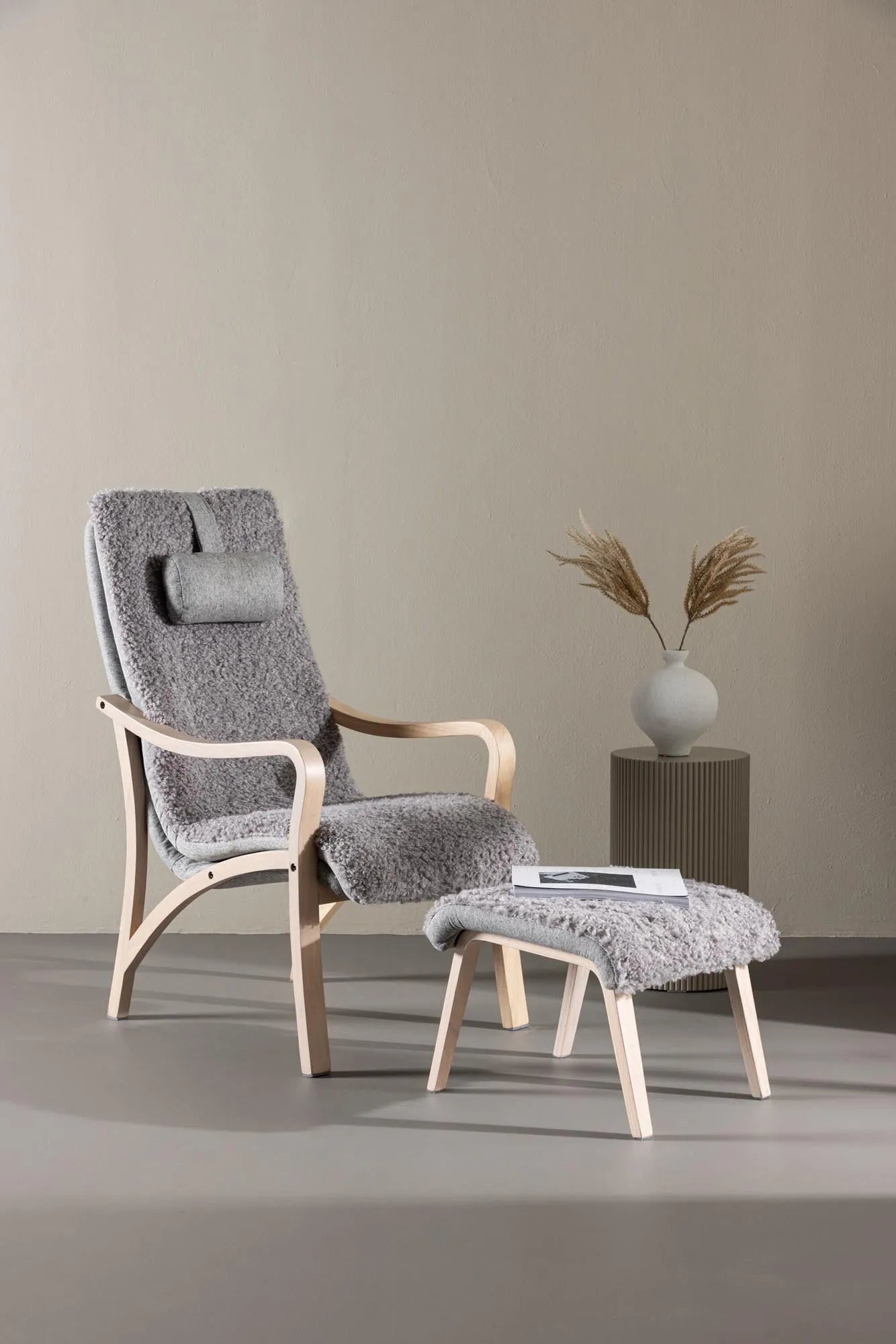 Fårö Lounge Stuhl: Eleganz und Komfort im skandinavischen Stil.