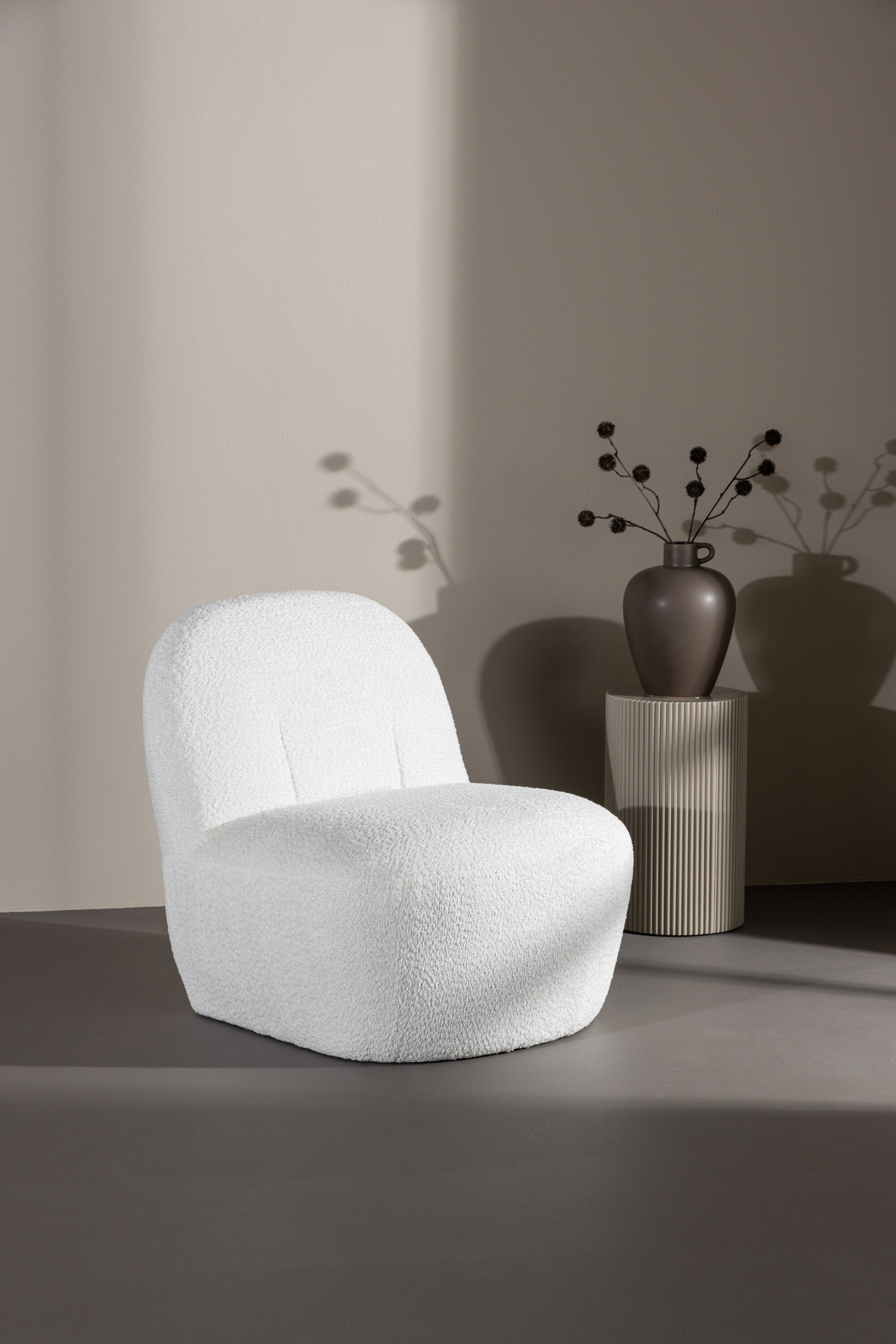 Mahla Loungestuhl in Weiss präsentiert im Onlineshop von KAQTU Design AG. Outdoor-Sessel ist von Venture Home