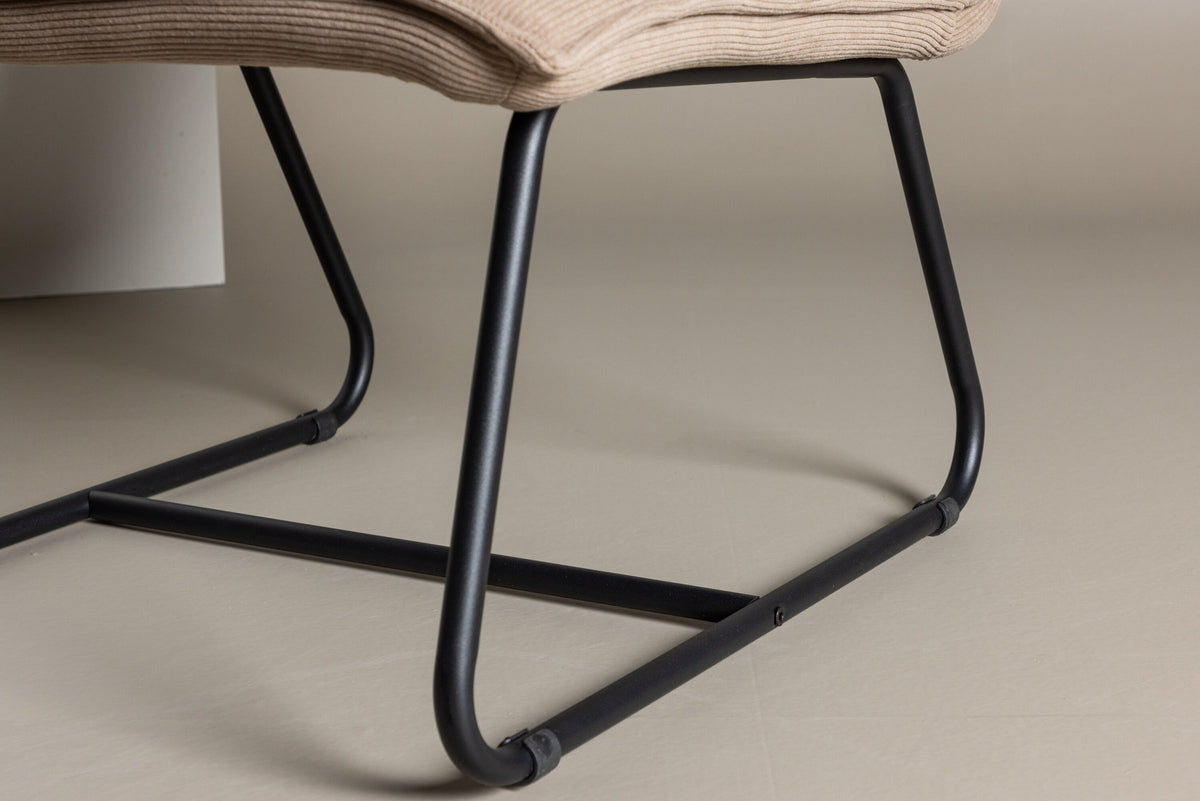 Madison Loungestuhl in Braun präsentiert im Onlineshop von KAQTU Design AG. Sessel ist von Venture Home