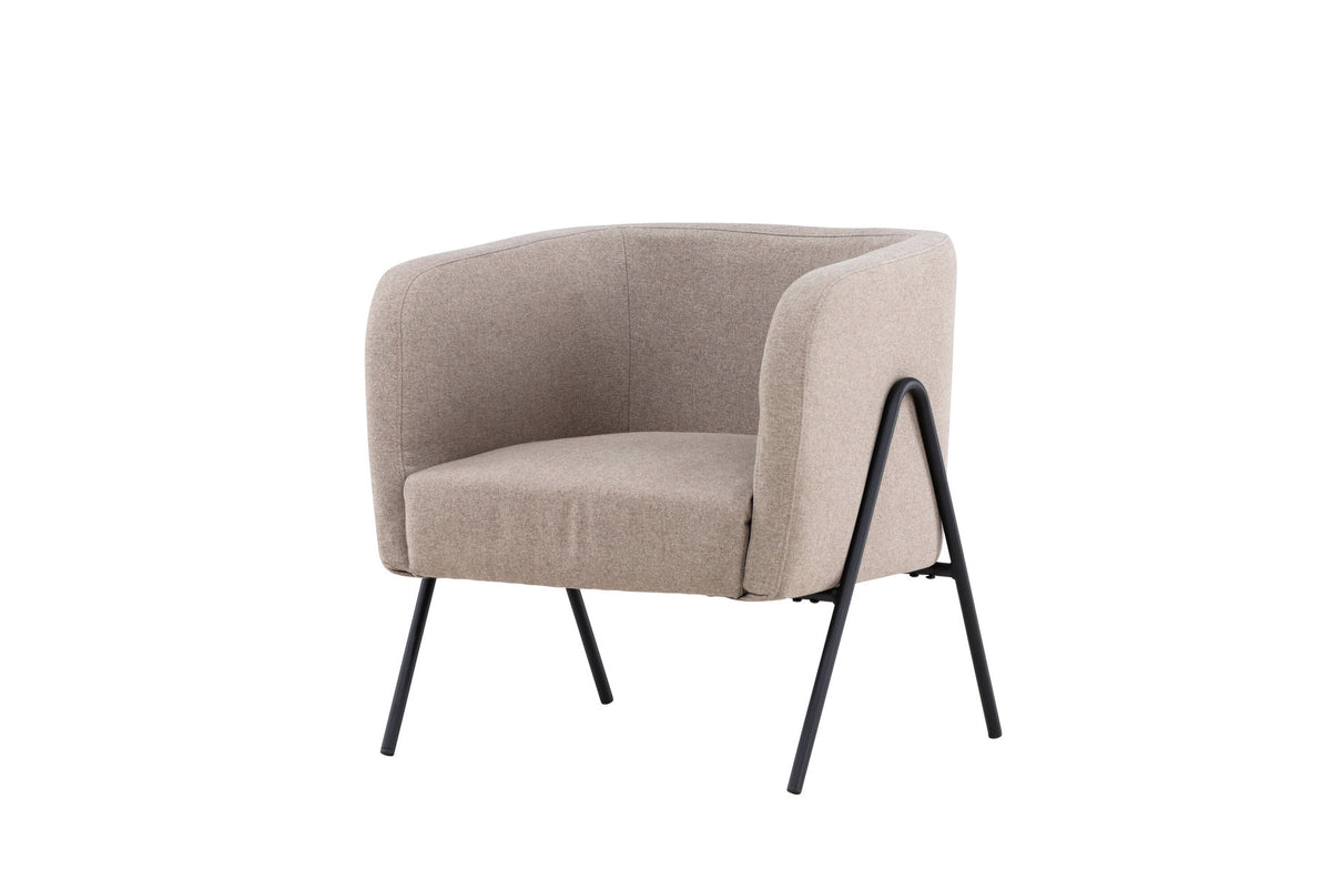 Rika Sessel in Beige präsentiert im Onlineshop von KAQTU Design AG. Sessel mit Armlehnen ist von Venture Home
