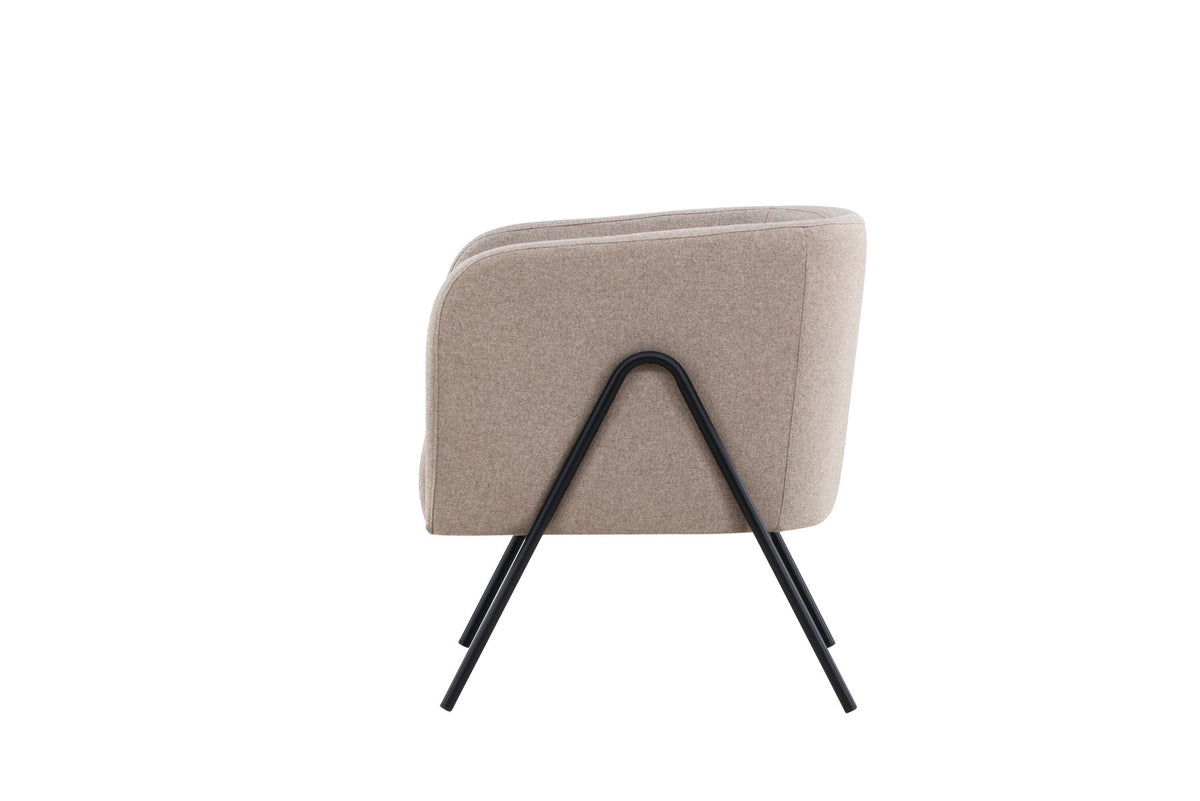 Rika Sessel in Beige präsentiert im Onlineshop von KAQTU Design AG. Sessel mit Armlehnen ist von Venture Home