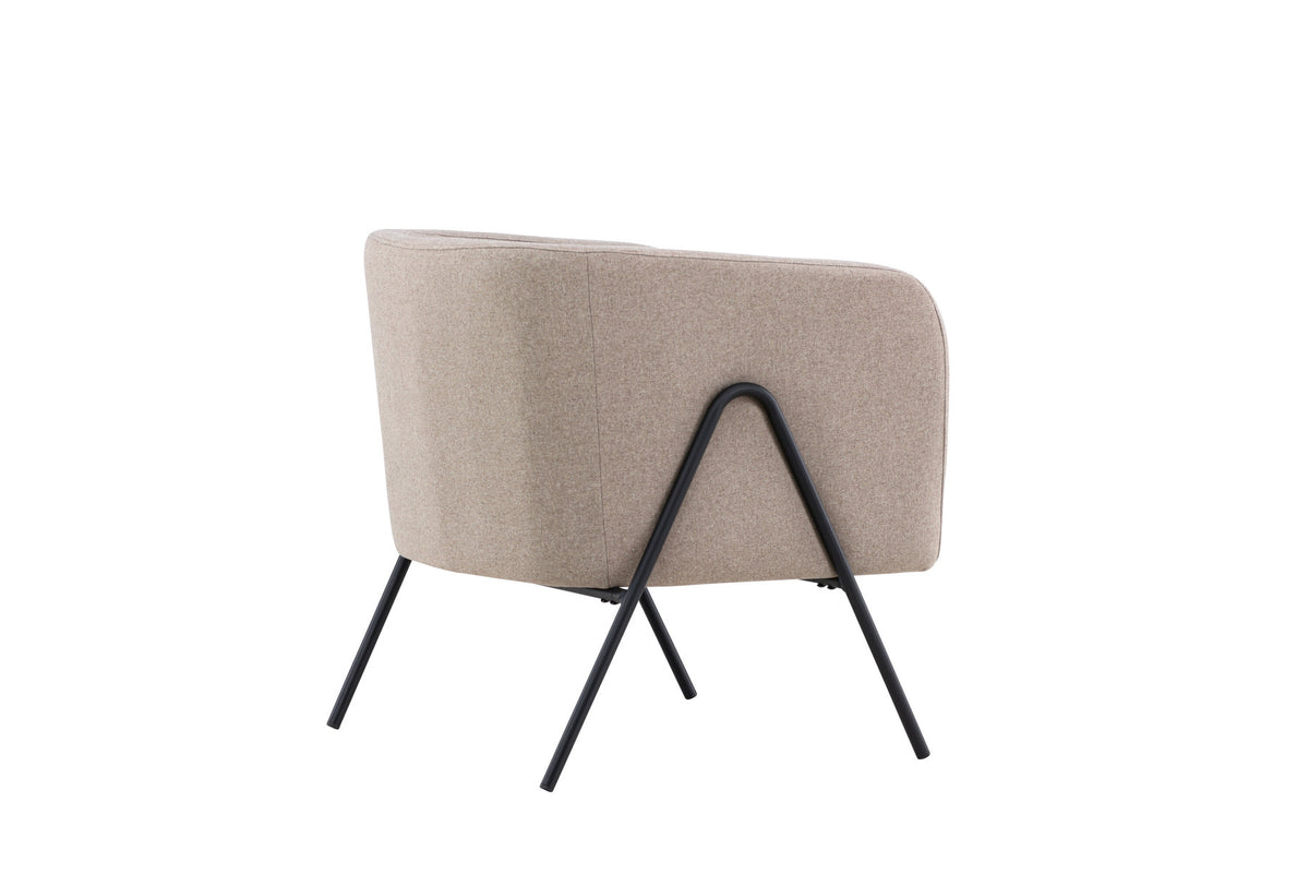 Rika Sessel in Beige präsentiert im Onlineshop von KAQTU Design AG. Sessel mit Armlehnen ist von Venture Home