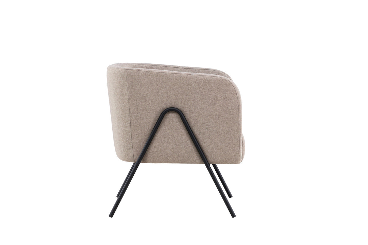 Rika Sessel in Beige präsentiert im Onlineshop von KAQTU Design AG. Sessel mit Armlehnen ist von Venture Home