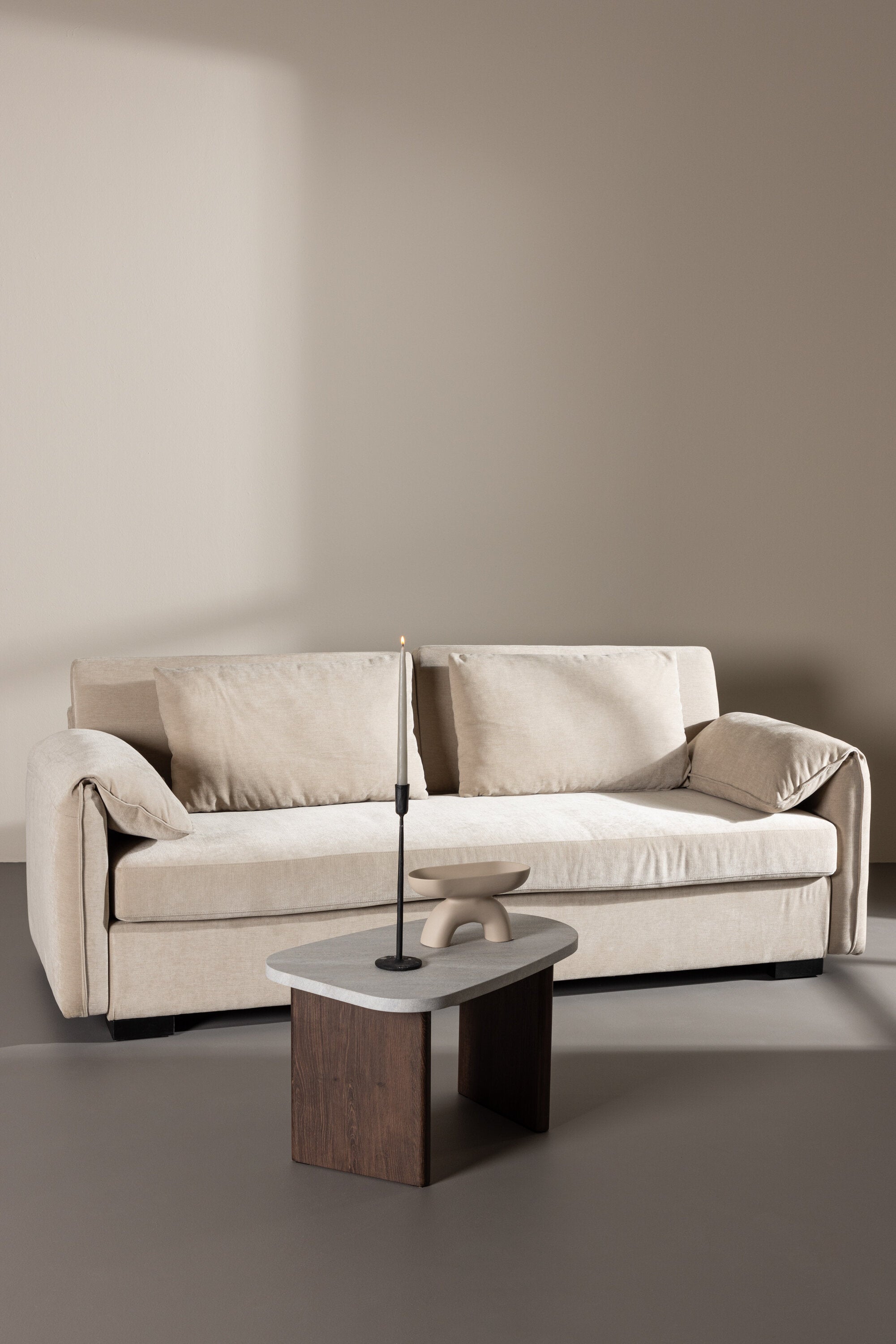 Malva 3-Seat Sofa in Schwarz/Beige präsentiert im Onlineshop von KAQTU Design AG. 3er Sofa ist von Venture Home