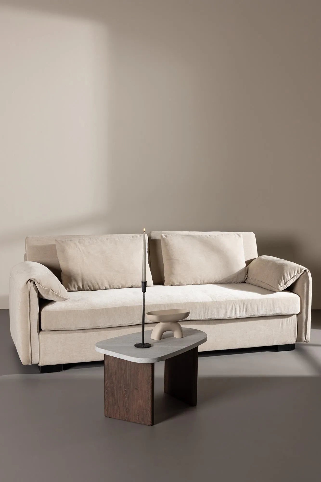 Elegantes Malva Sofa für stilvolle Wohnzimmer von Venture Home.