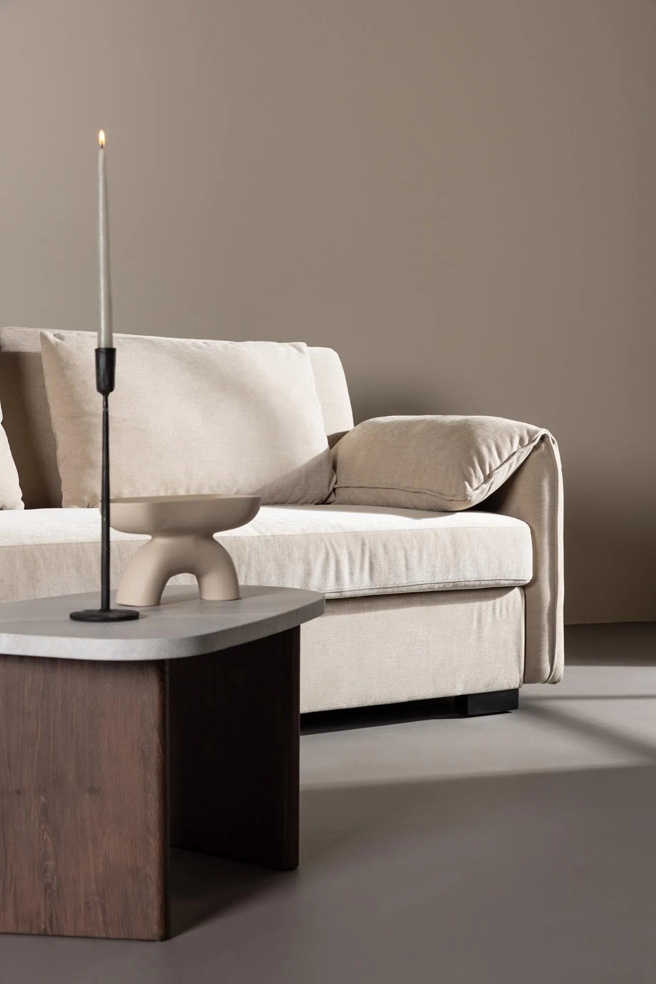 Modernes Malva Sofa: Komfort und Stil für Ihr Wohnzimmer.